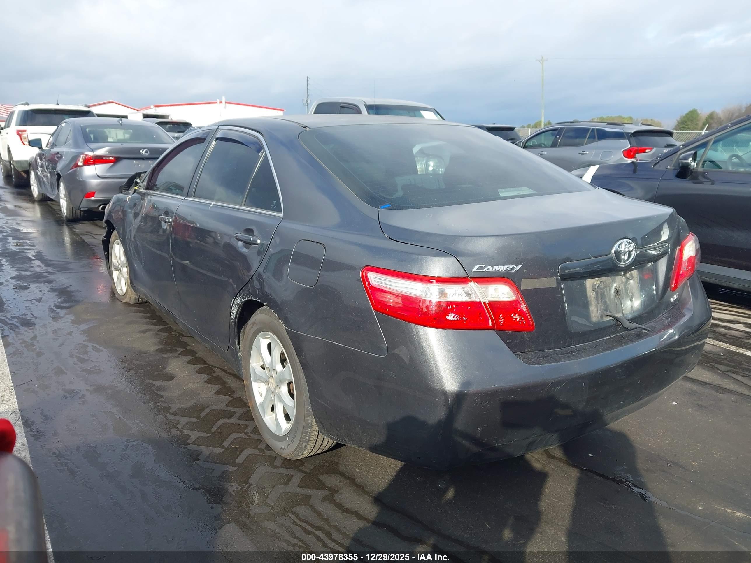 TOYOTA CAMRY image 3
