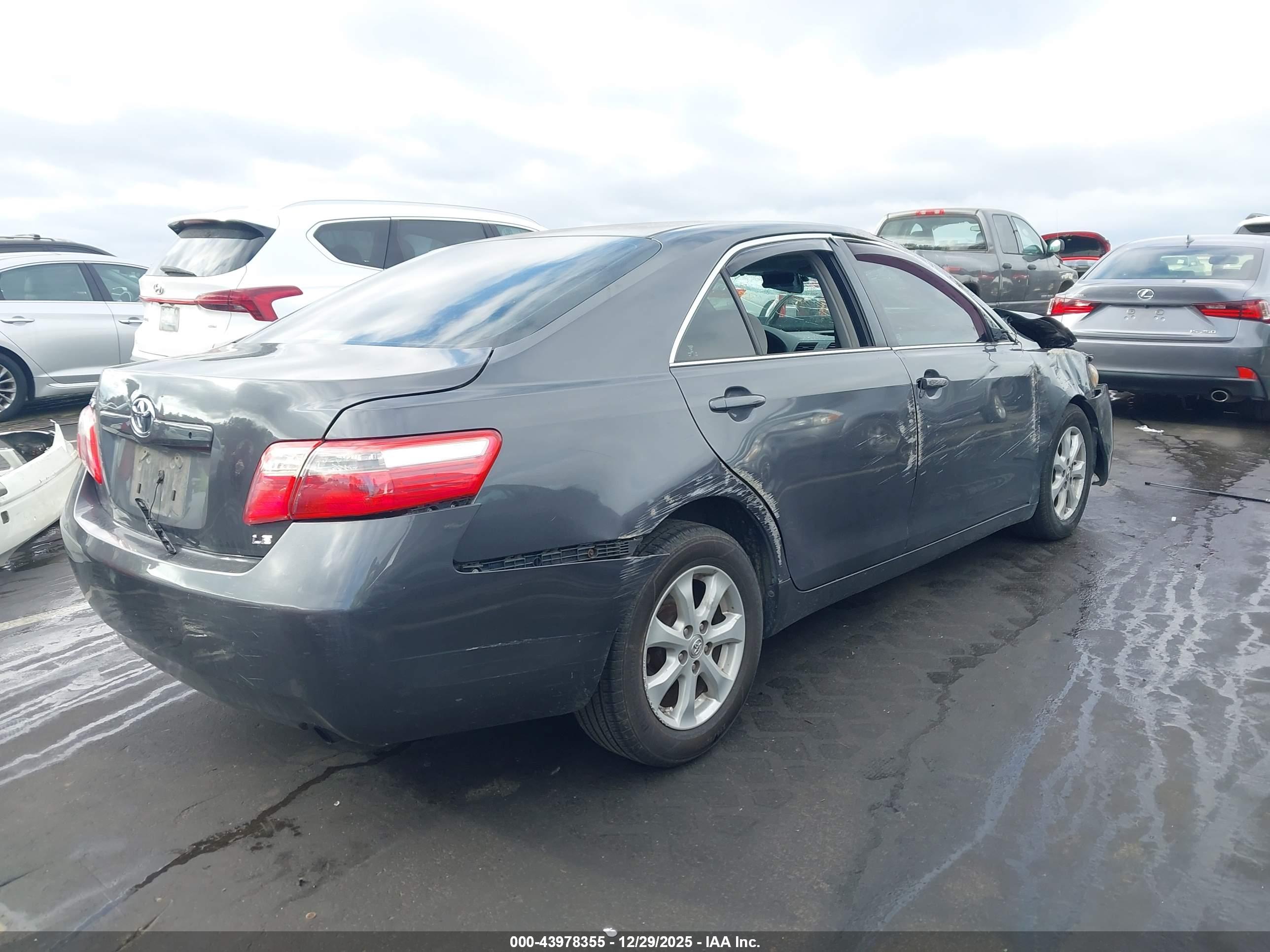 TOYOTA CAMRY image 4