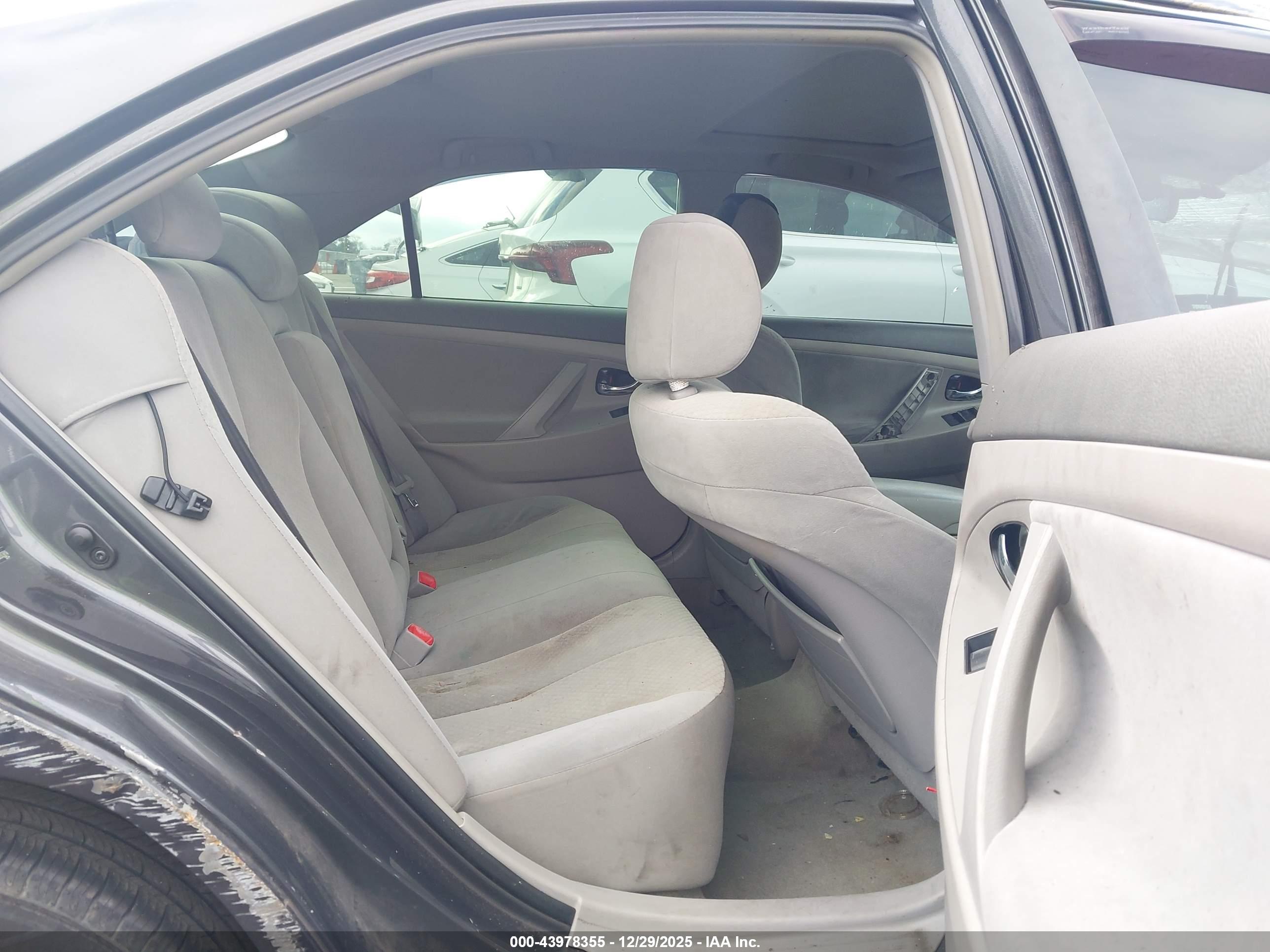 TOYOTA CAMRY image 8