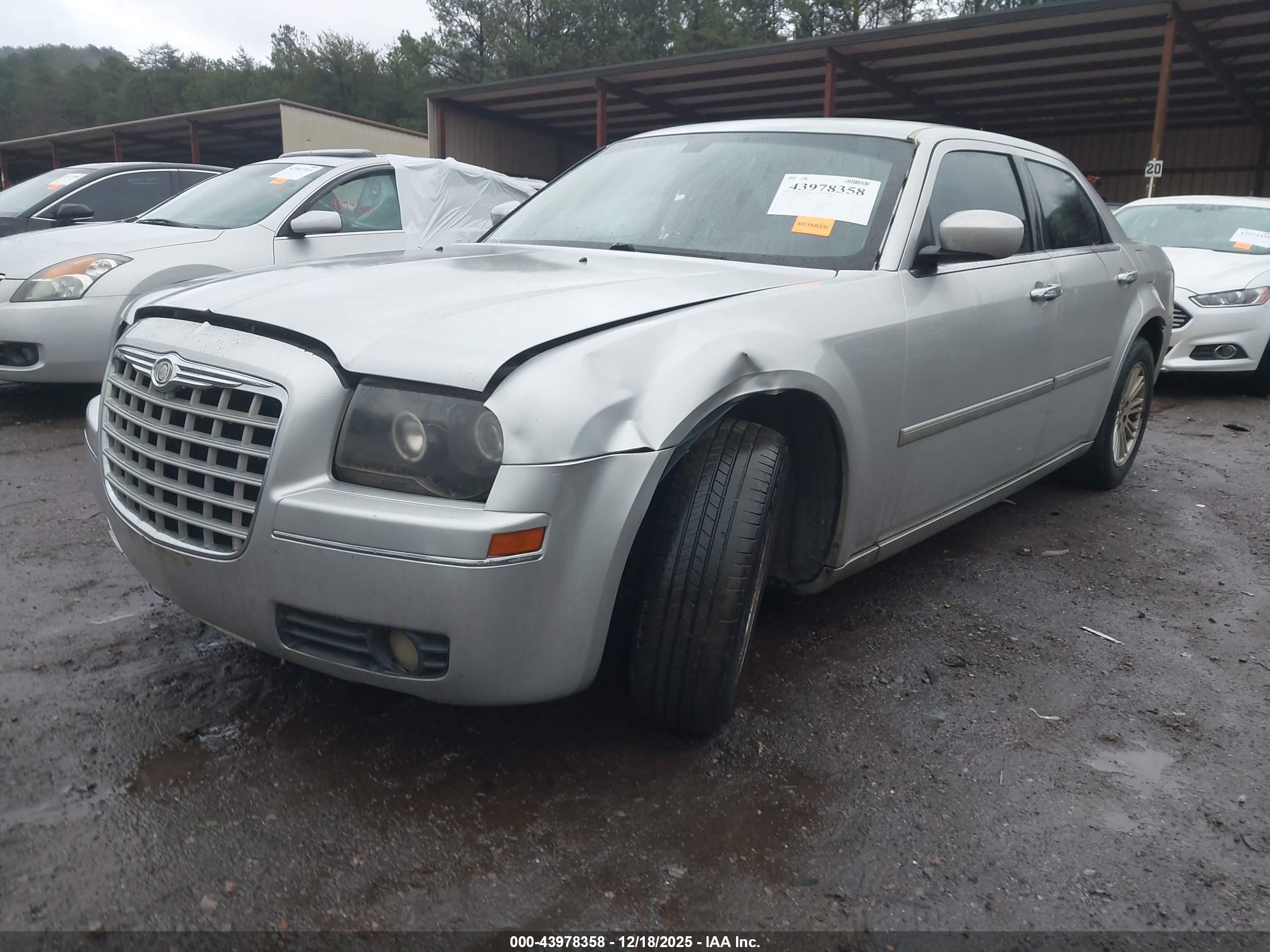 CHRYSLER 300 image 2
