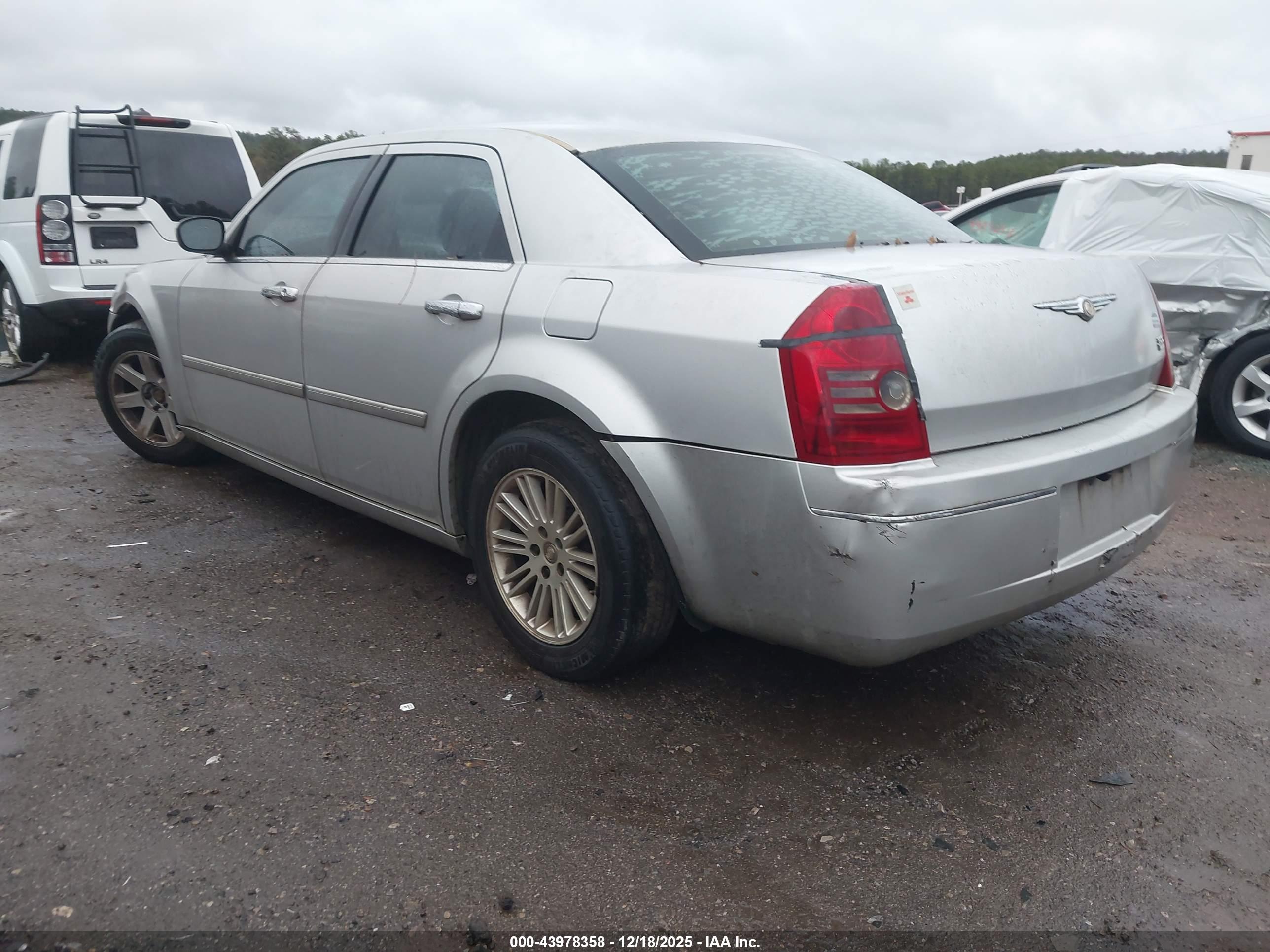 CHRYSLER 300 image 3
