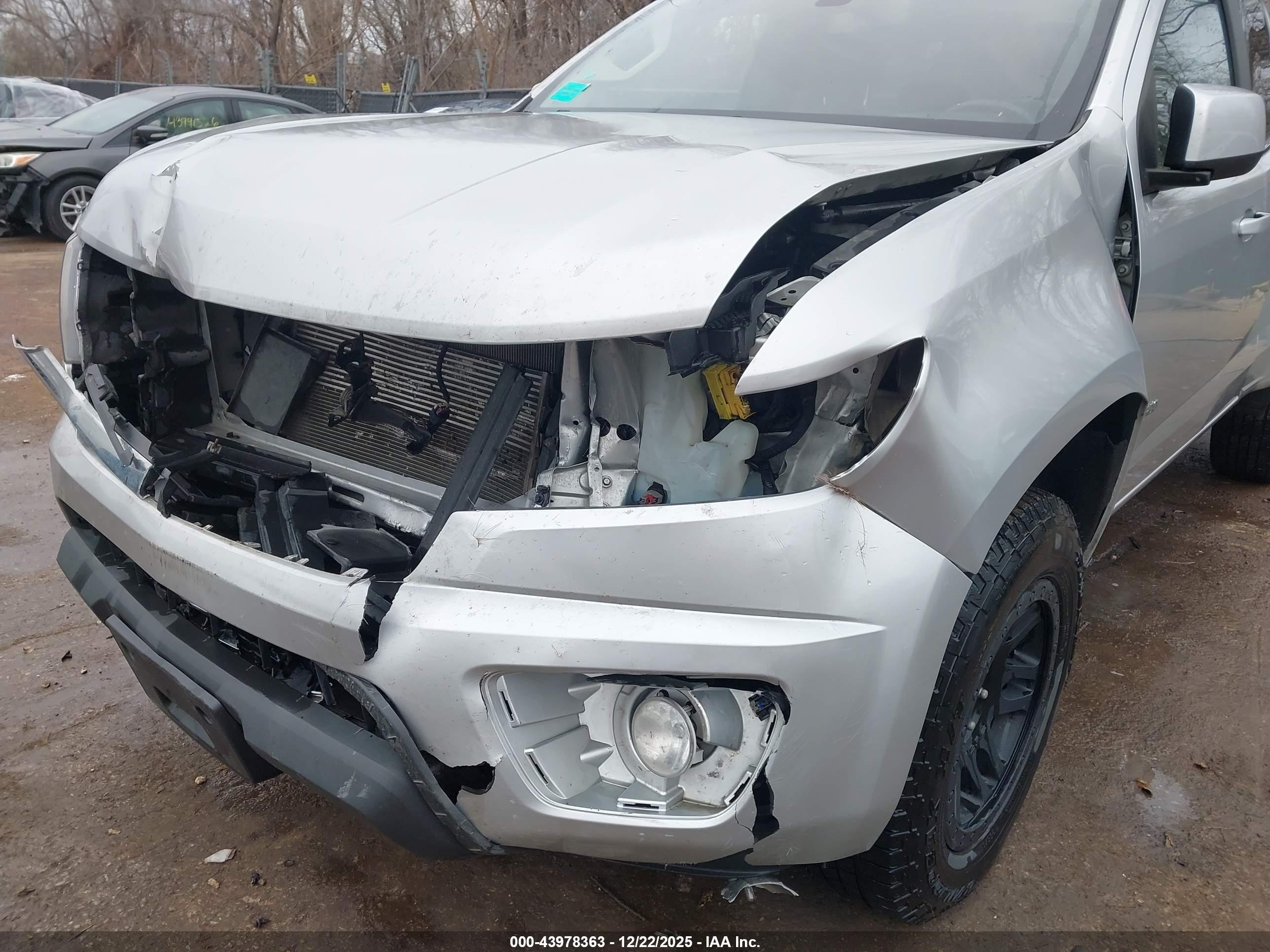 CHEVROLET COLORADO image 6