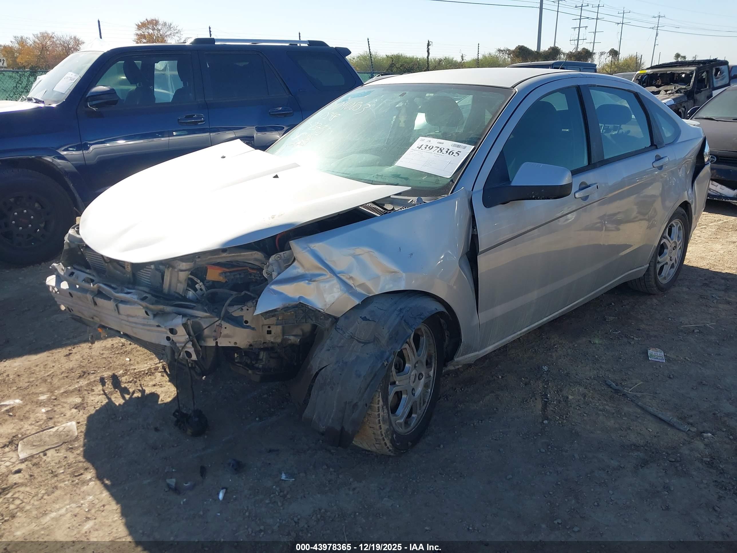 FORD FOCUS image 2