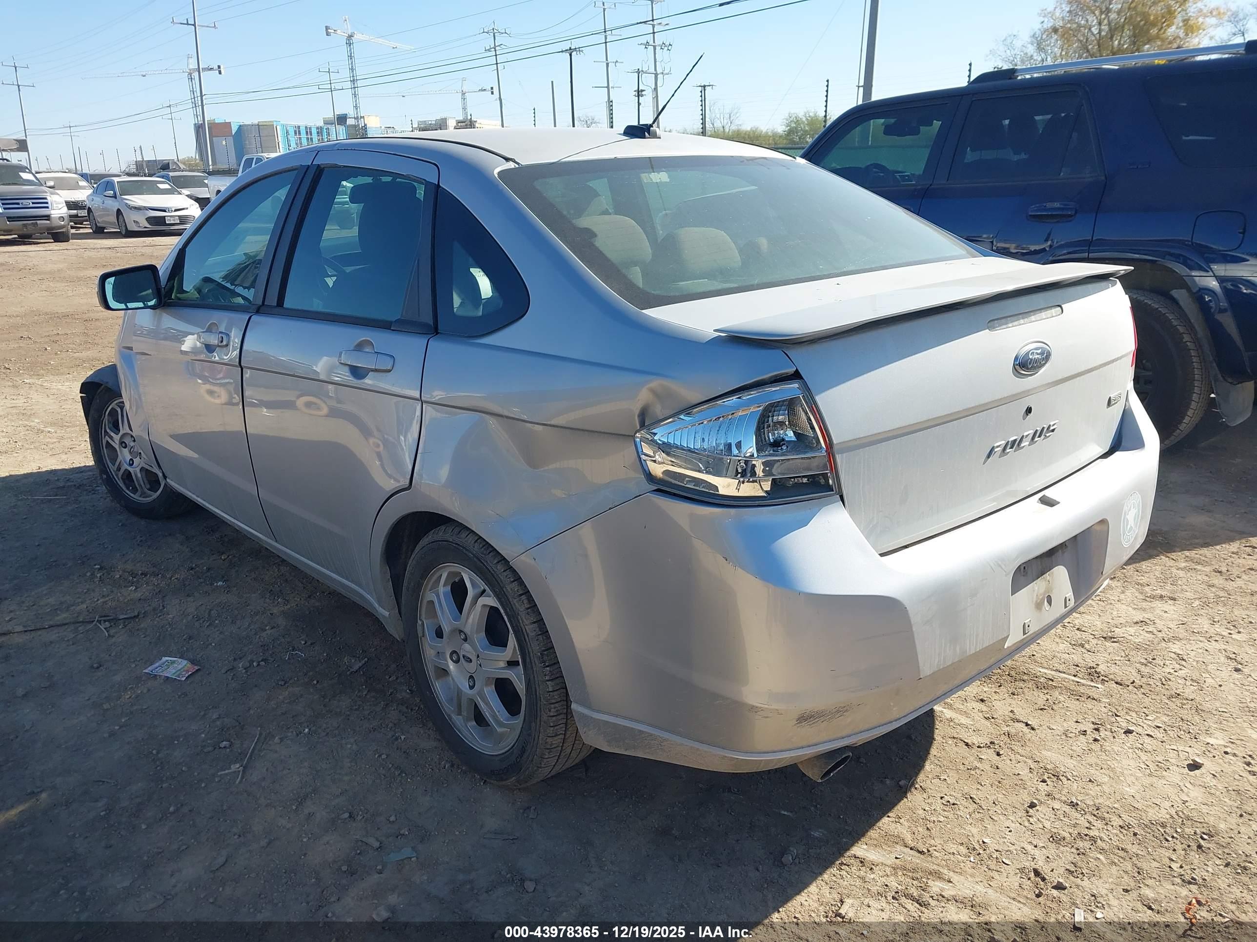 FORD FOCUS image 3