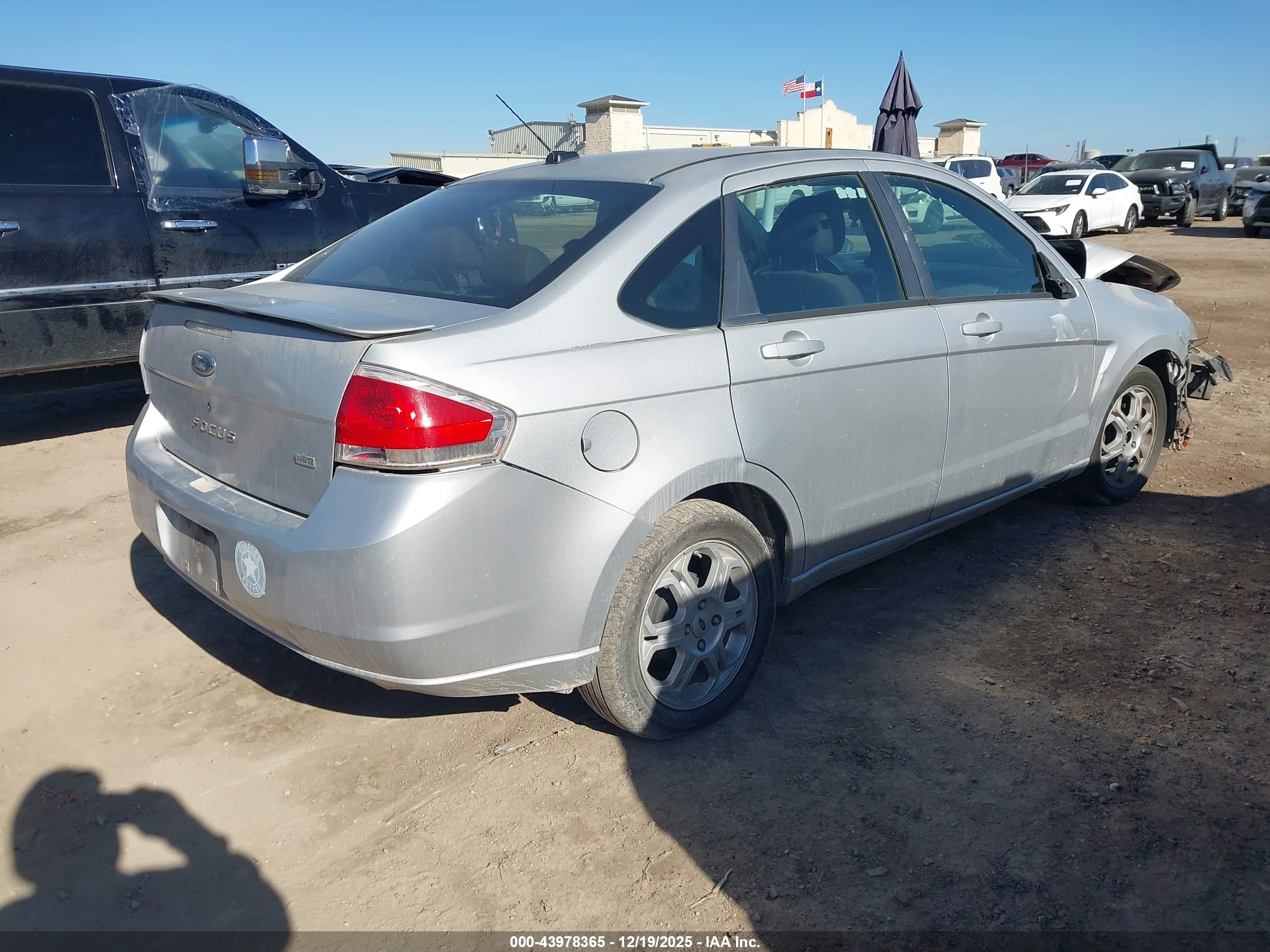 FORD FOCUS image 4