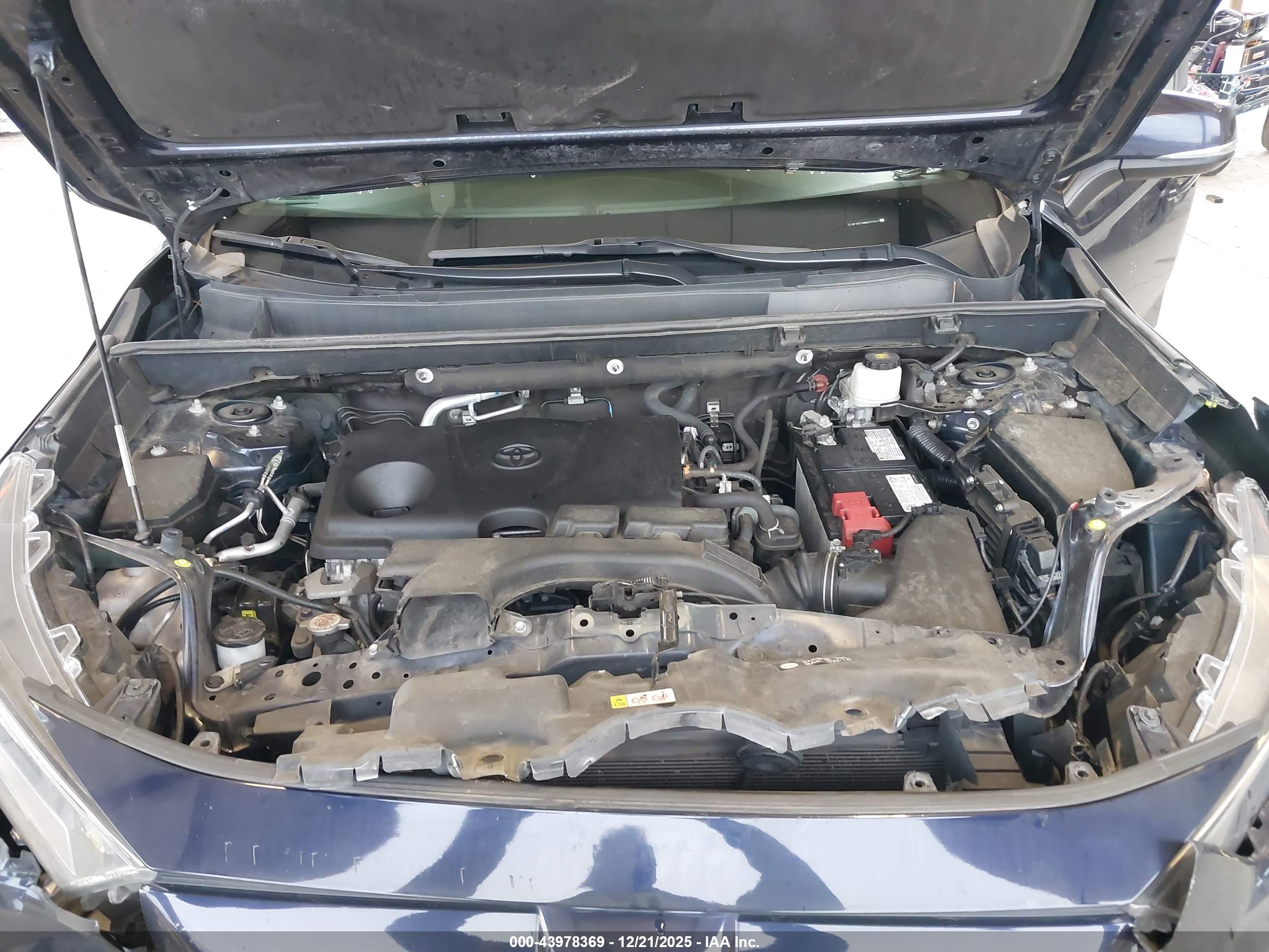 TOYOTA RAV4 image 10