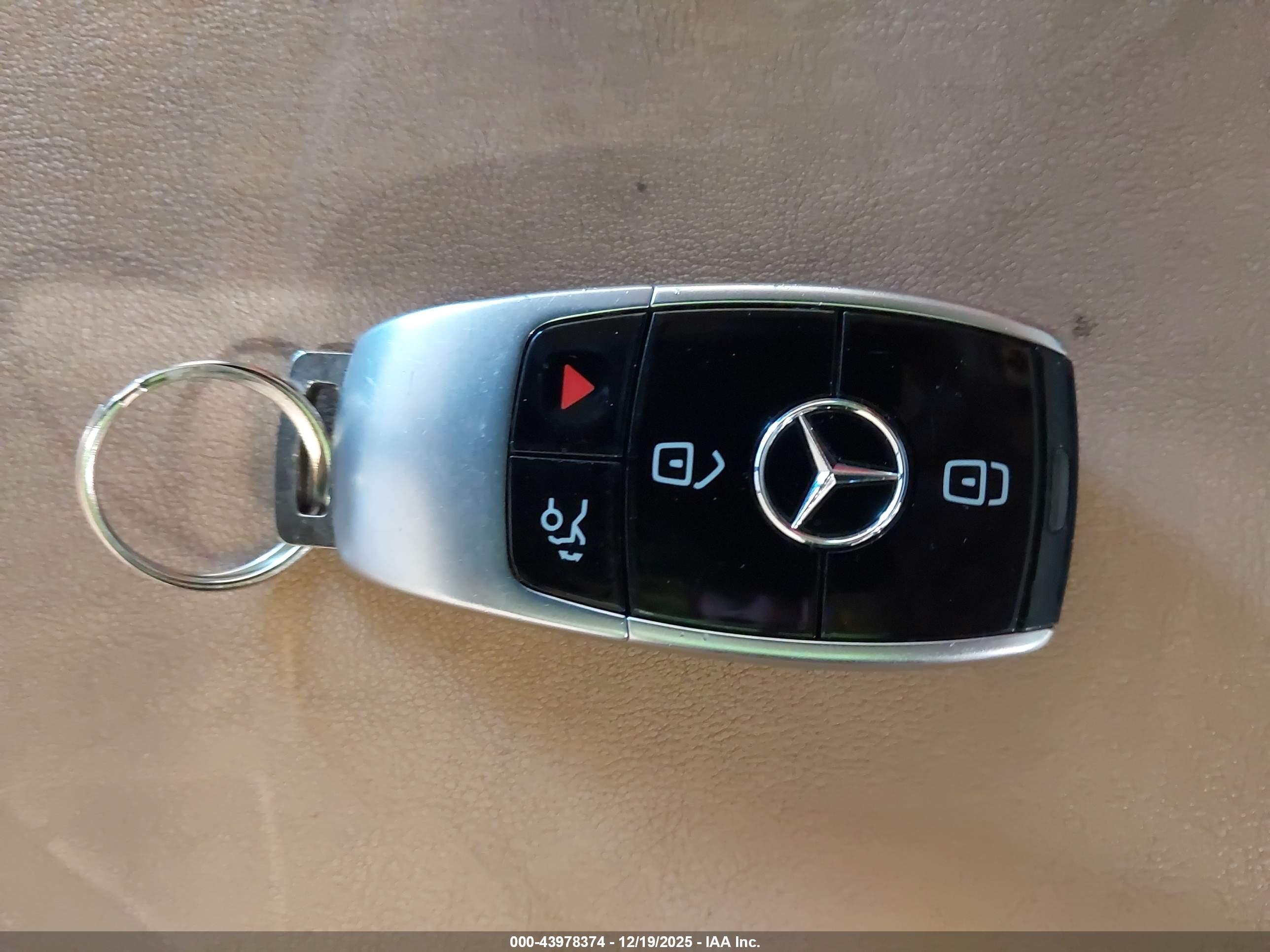 MERCEDES-BENZ E image 11
