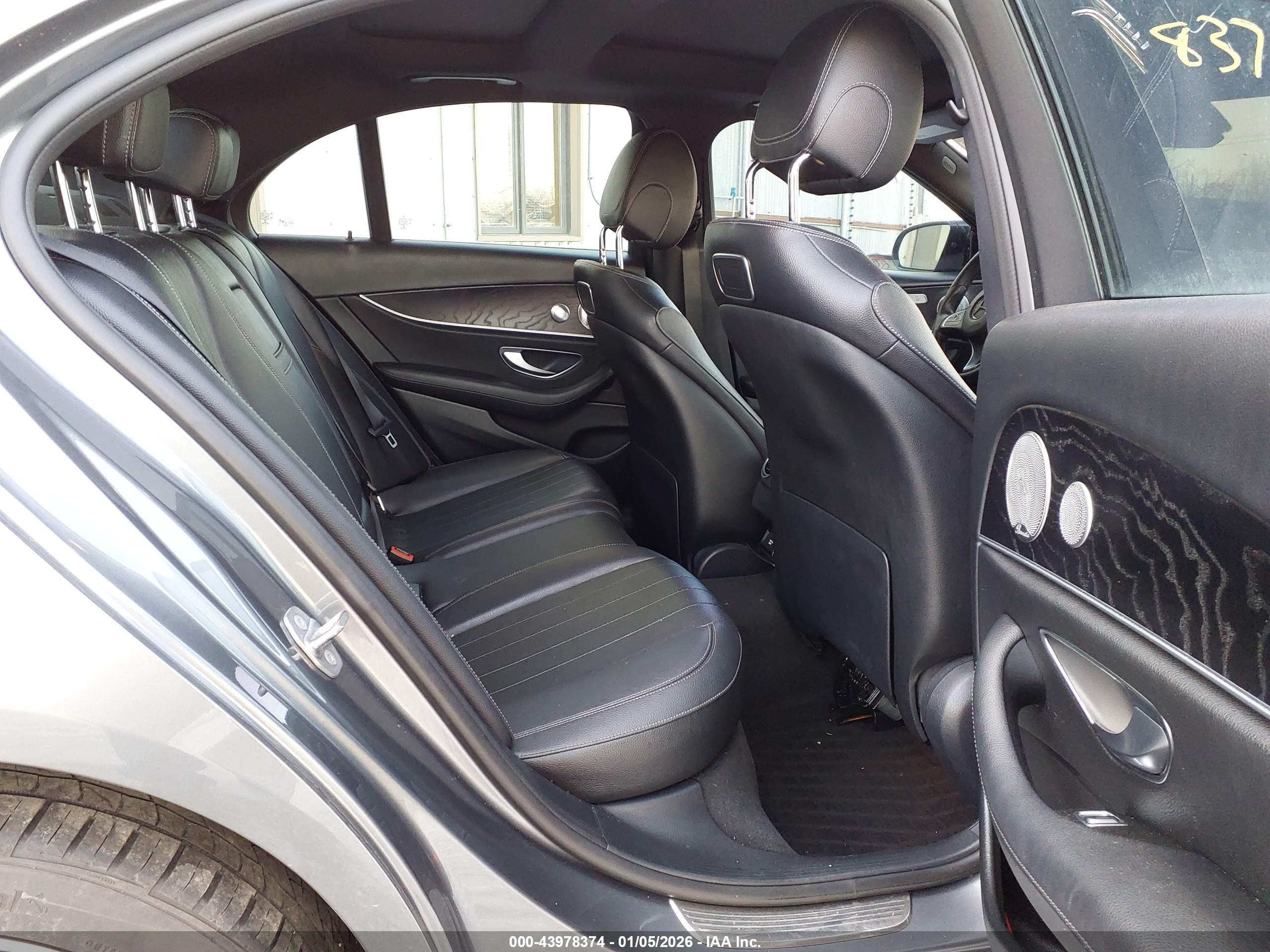 MERCEDES-BENZ E image 8