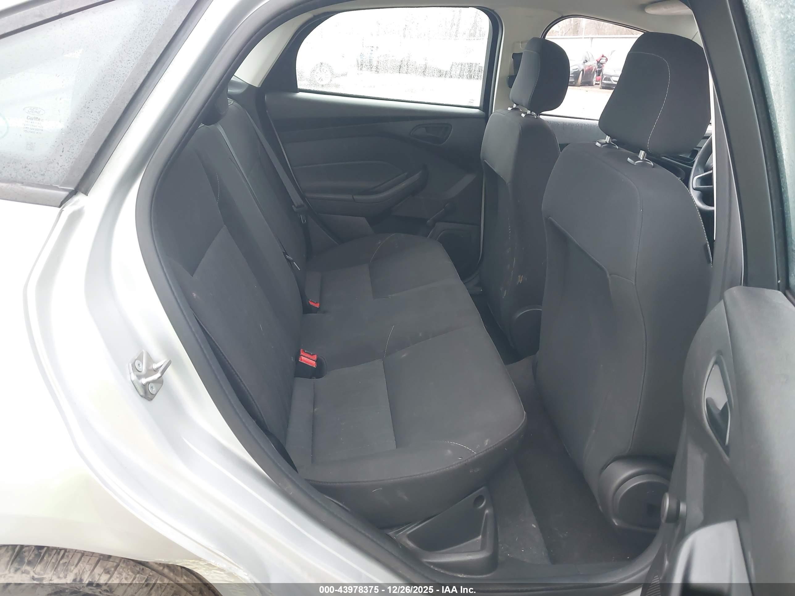 FORD FOCUS image 8