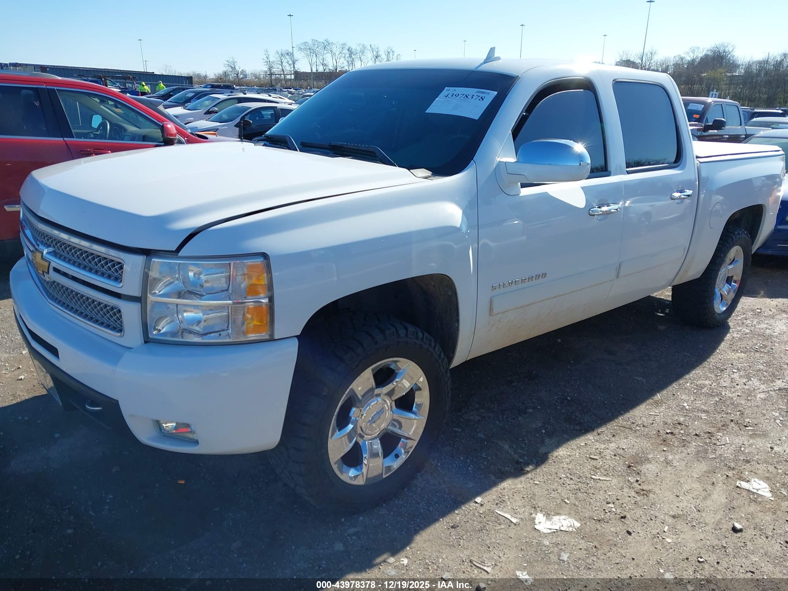 CHEVROLET SILVERADO image 2