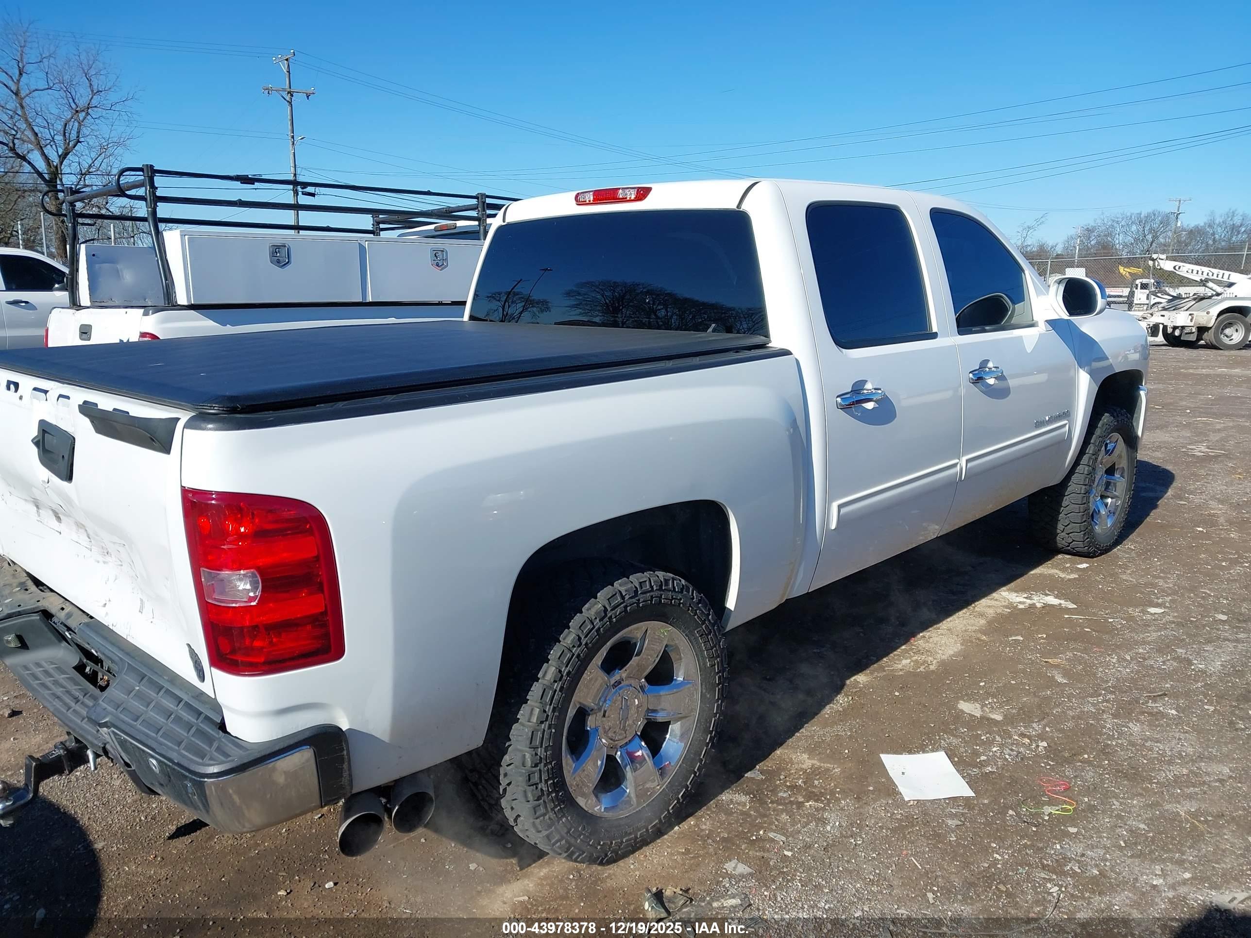 CHEVROLET SILVERADO image 4