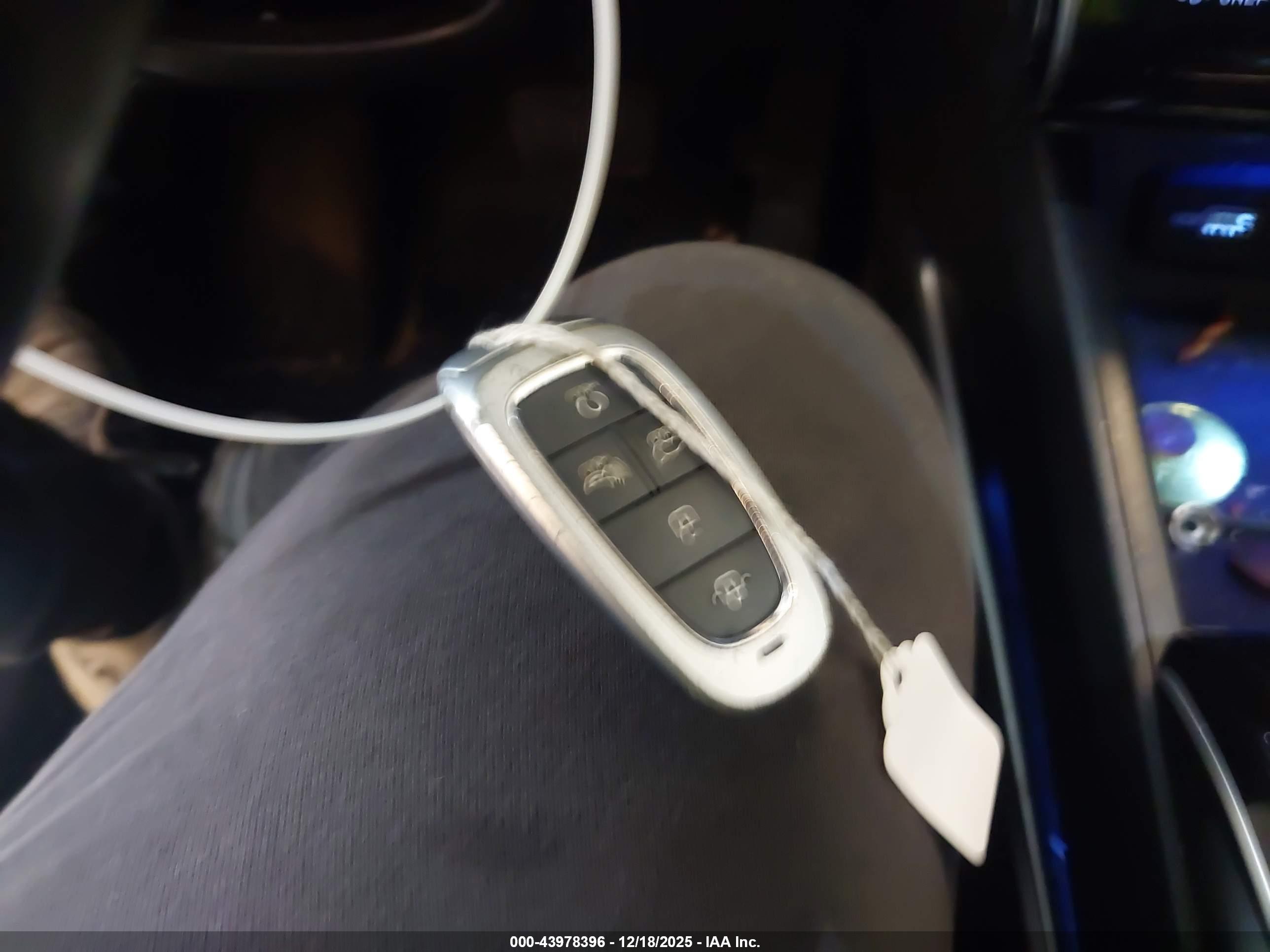 HYUNDAI TUCSON image 11