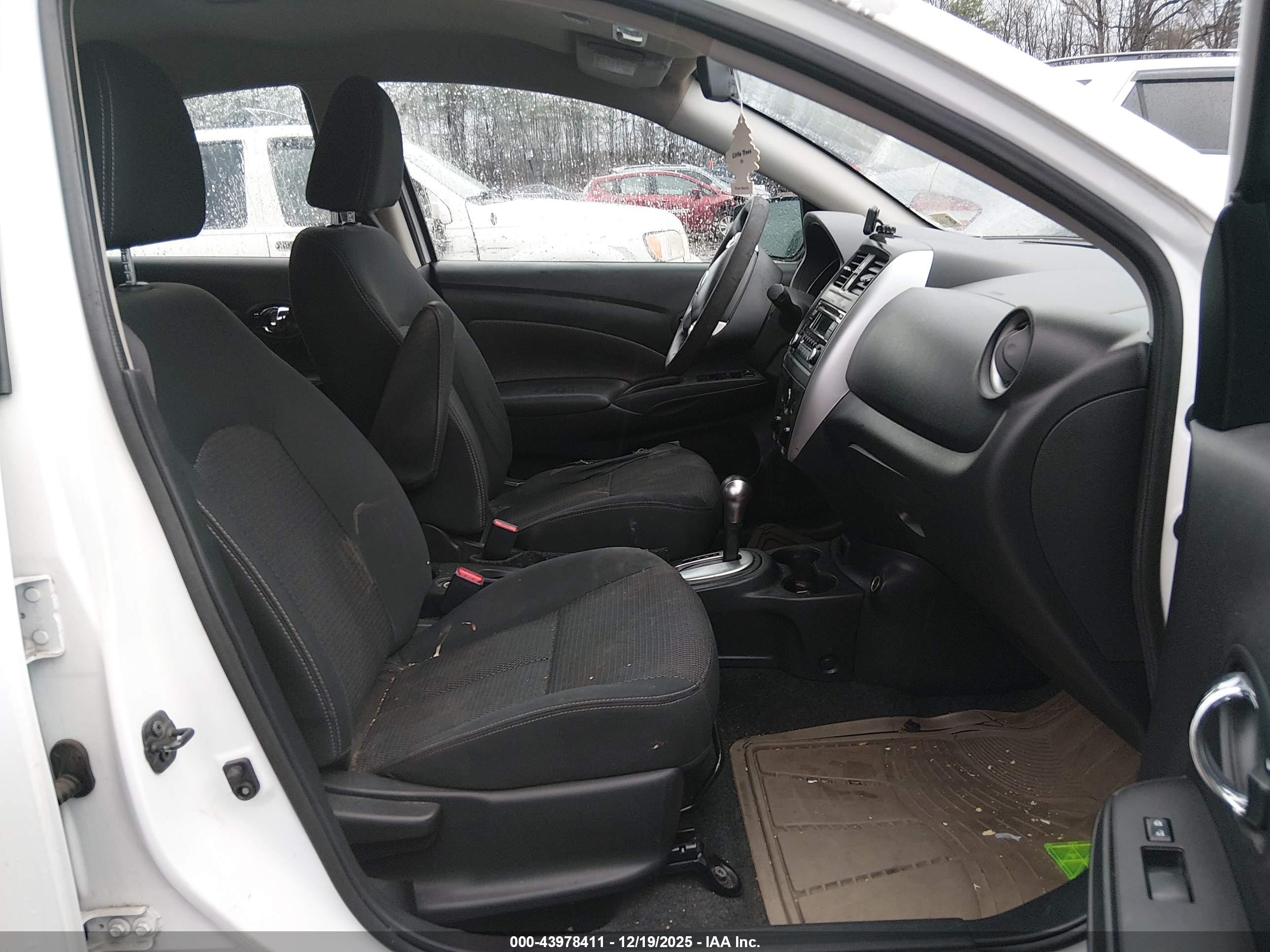 NISSAN VERSA image 5