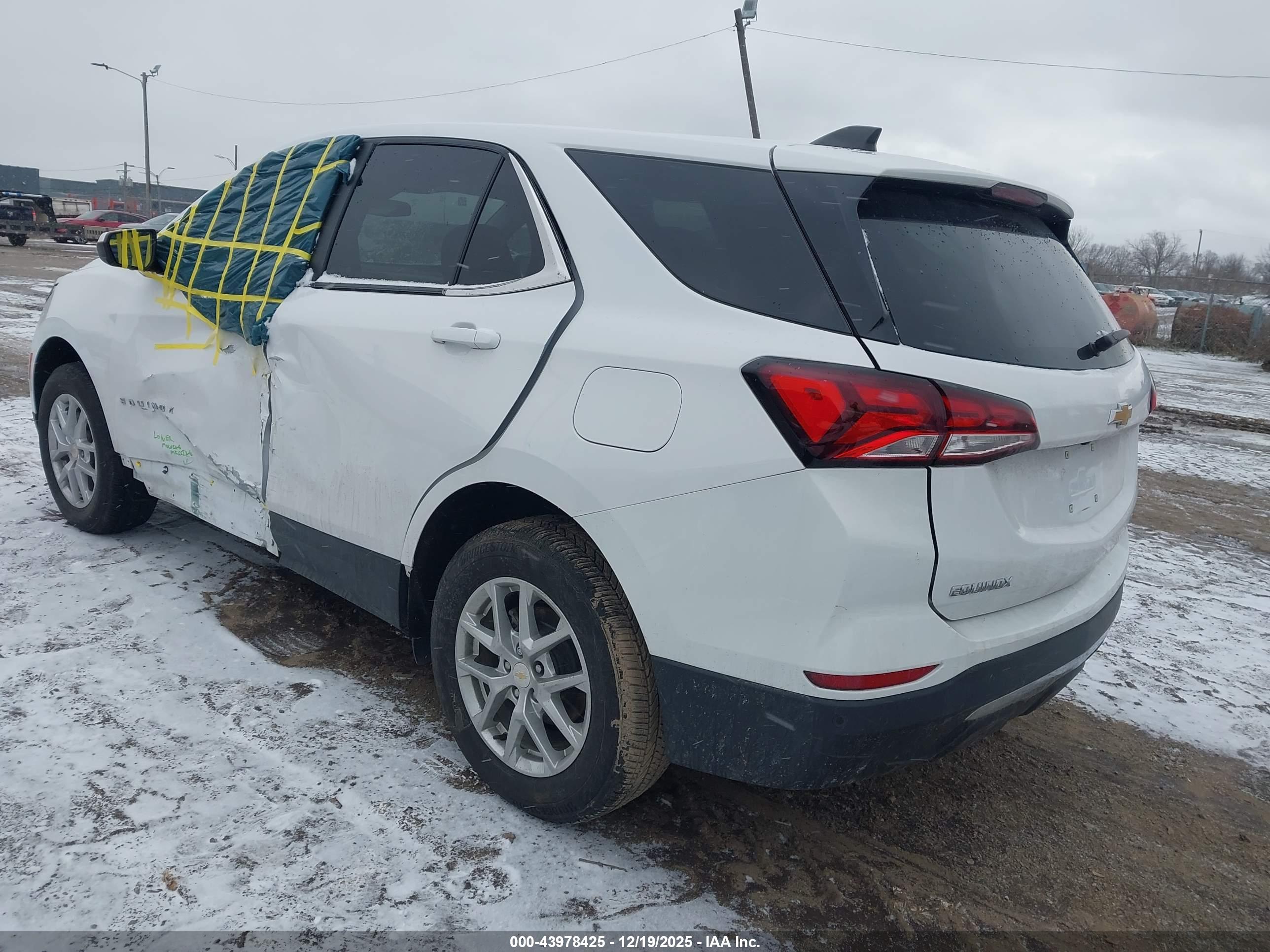 CHEVROLET EQUINOX image 3