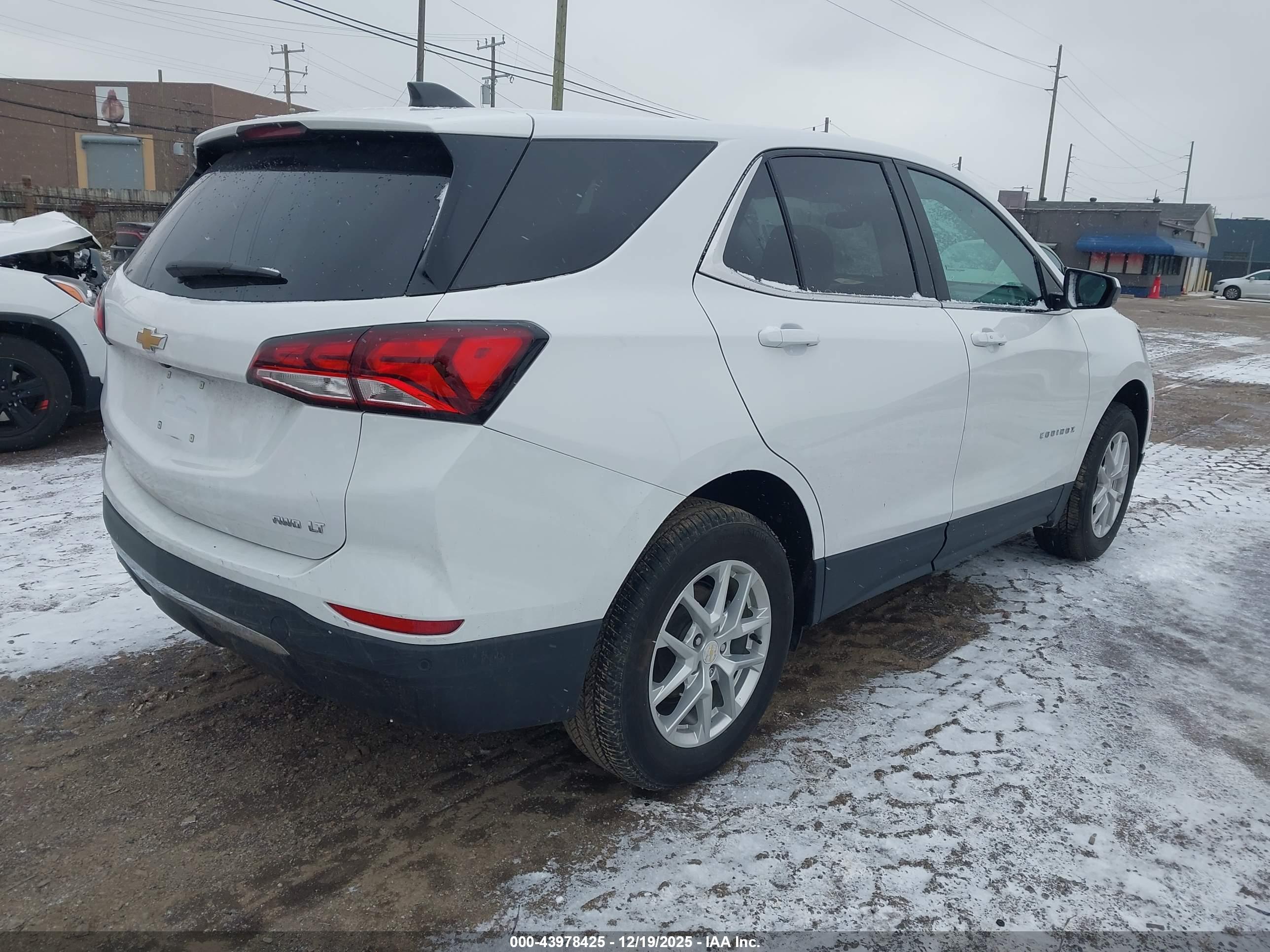 CHEVROLET EQUINOX image 4