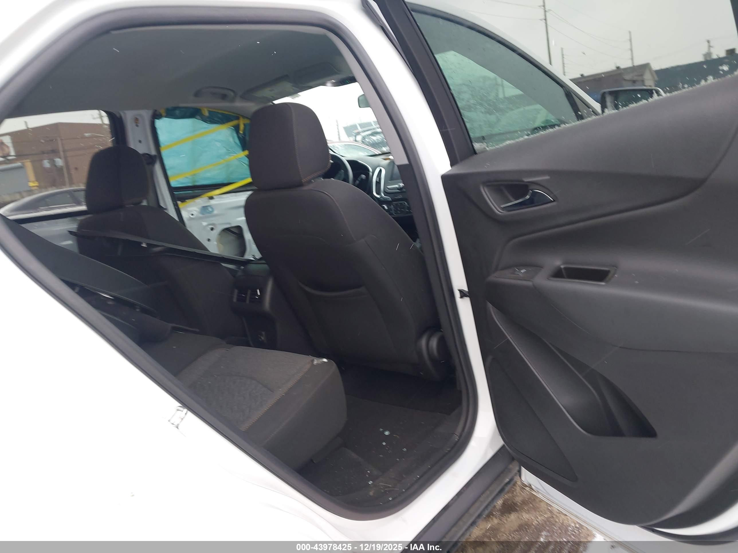 CHEVROLET EQUINOX image 8