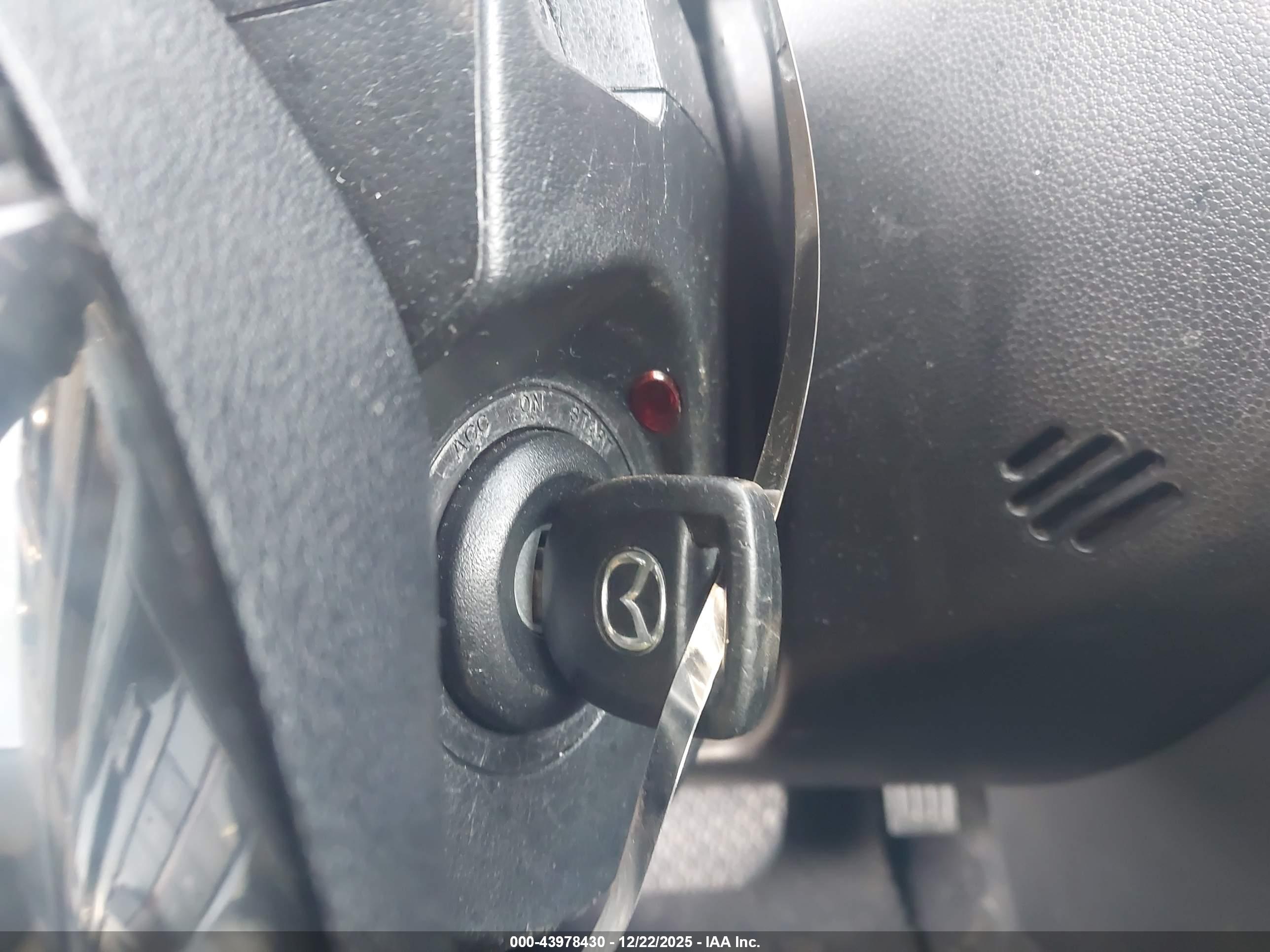 MAZDA MAZDA3 image 11