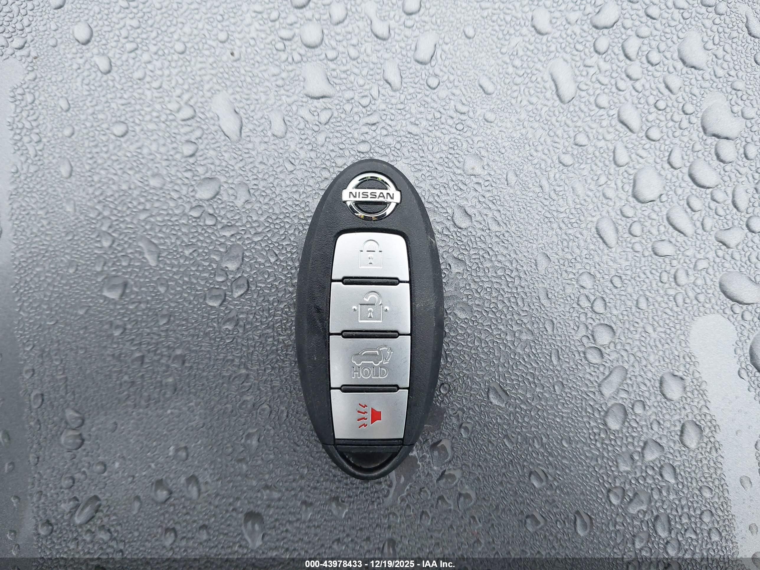 NISSAN ROGUE image 11