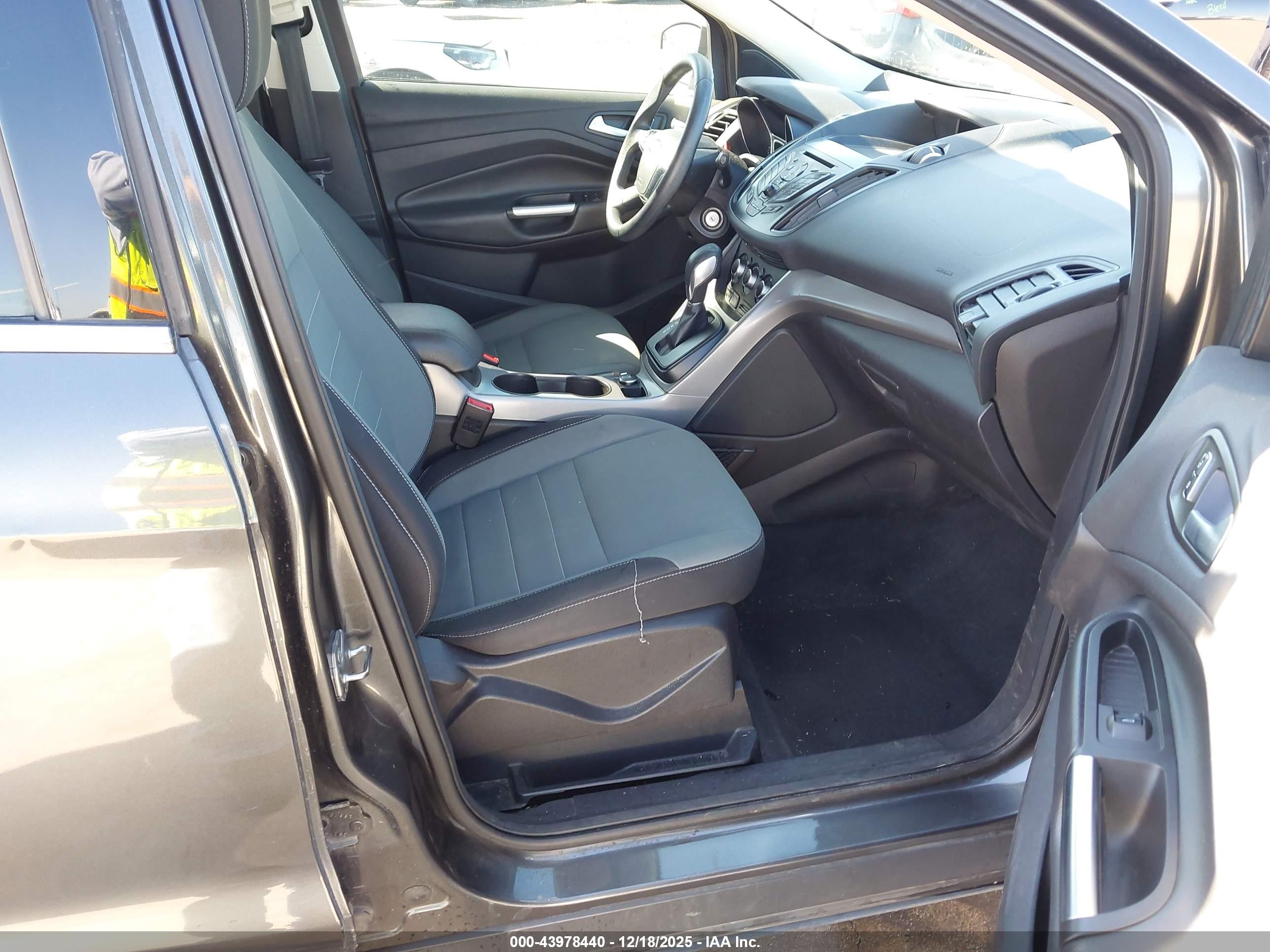 FORD ESCAPE image 5