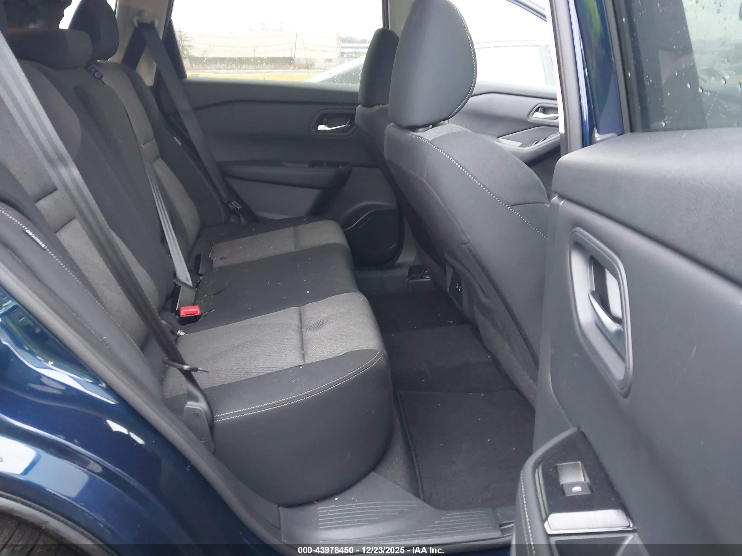 NISSAN ROGUE image 8