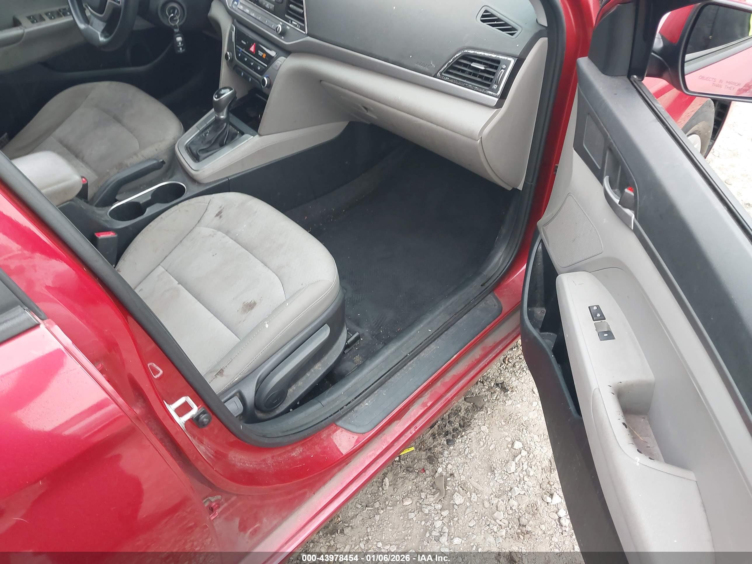 HYUNDAI ELANTRA image 5