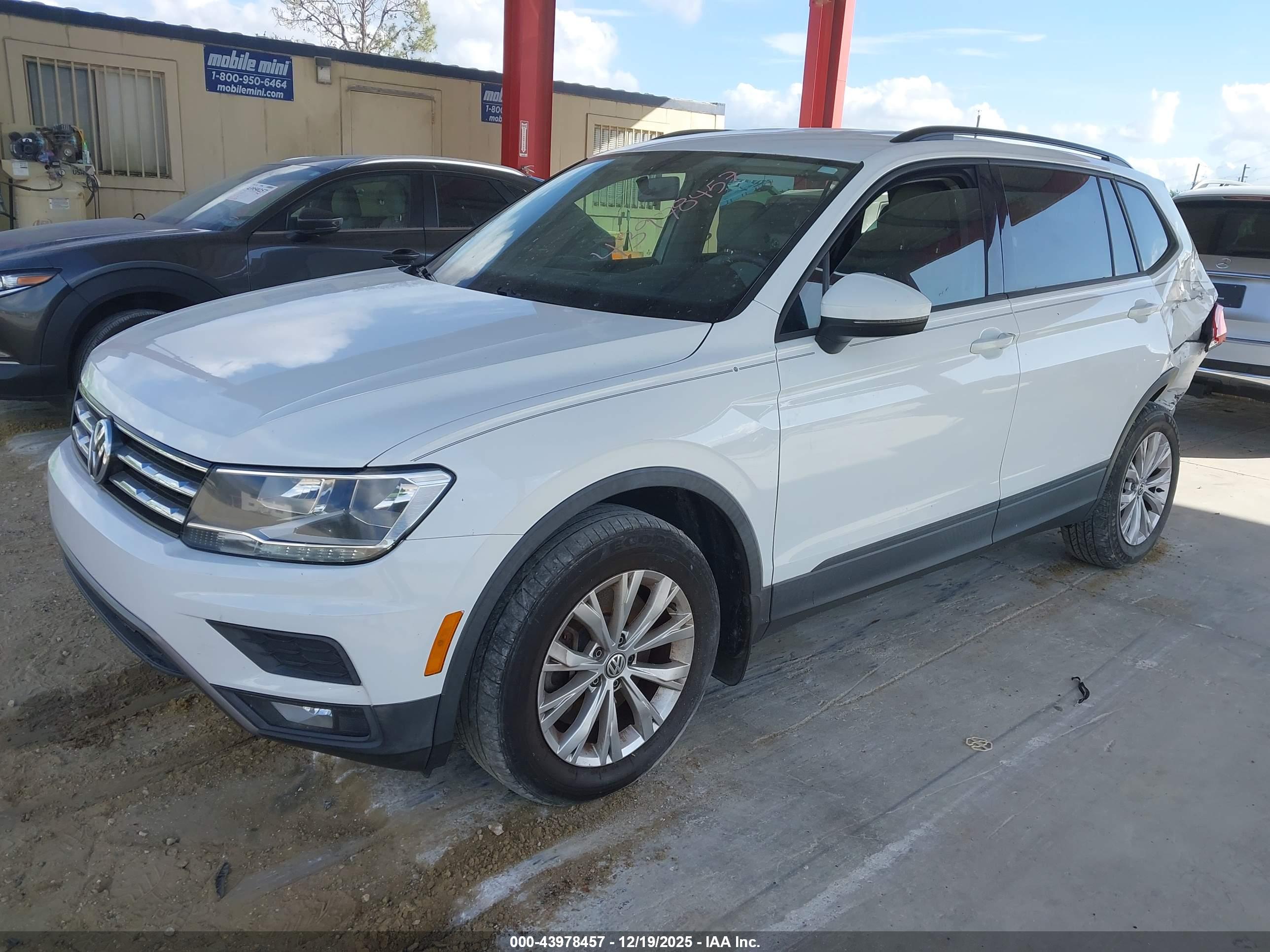 VOLKSWAGEN TIGUAN image 2