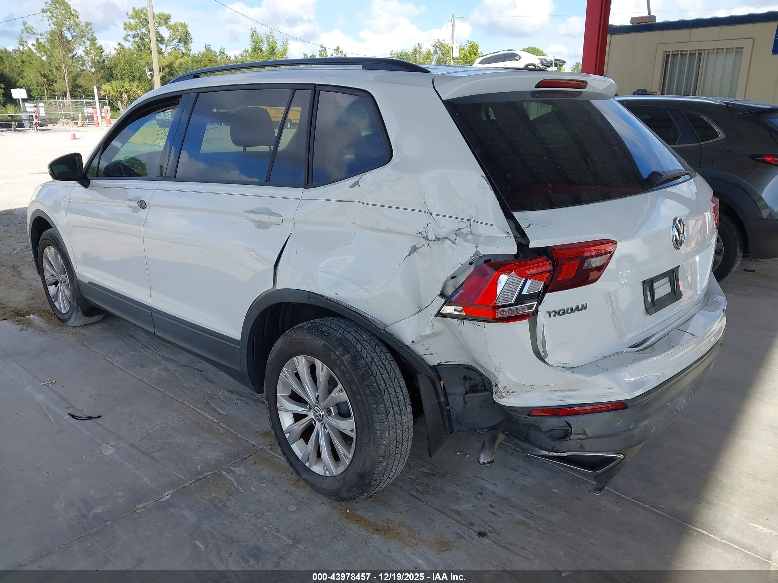 VOLKSWAGEN TIGUAN image 3