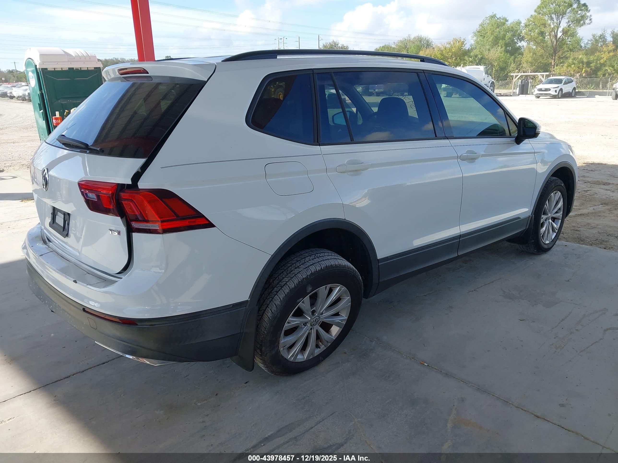 VOLKSWAGEN TIGUAN image 4