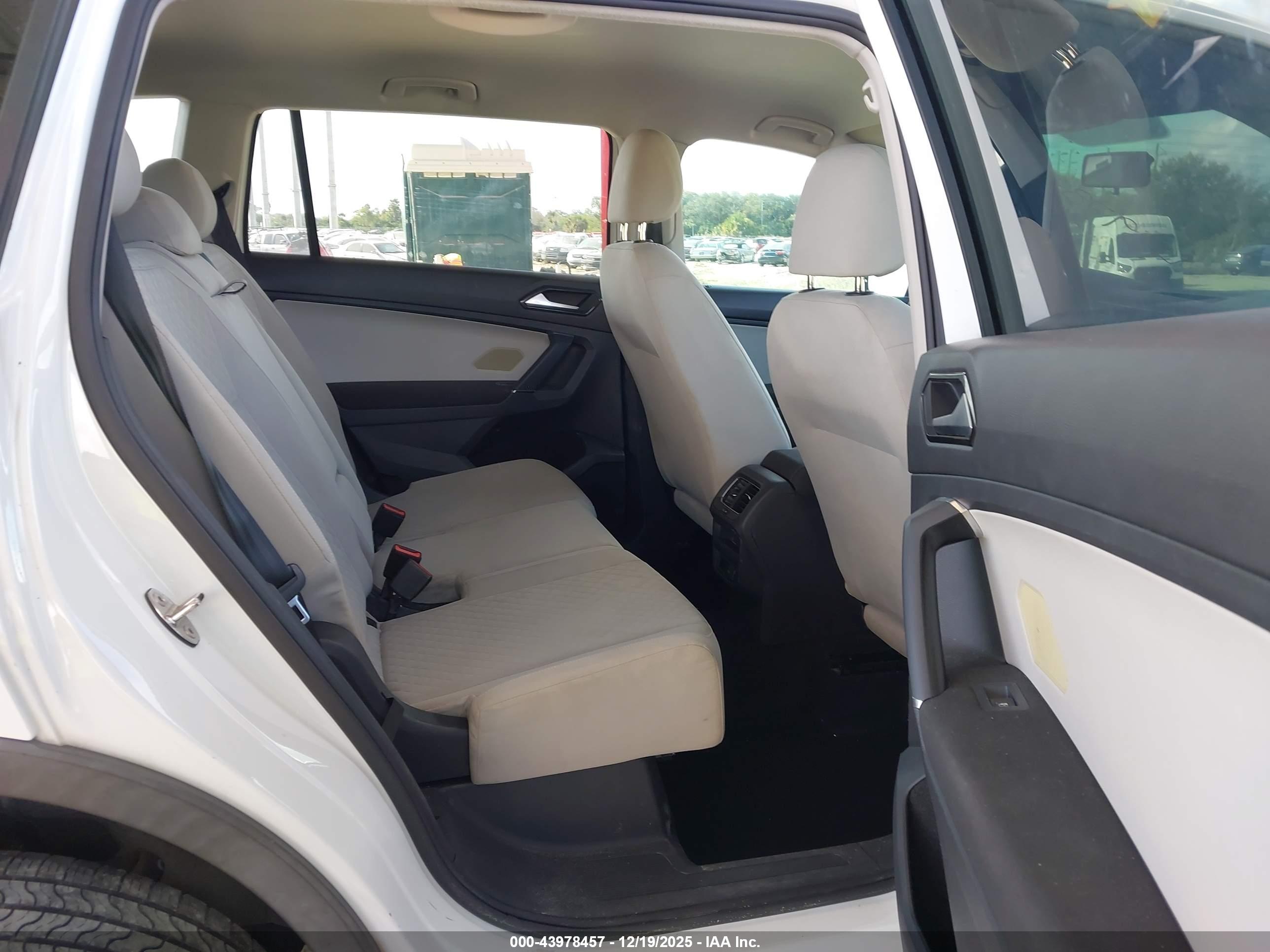VOLKSWAGEN TIGUAN image 8