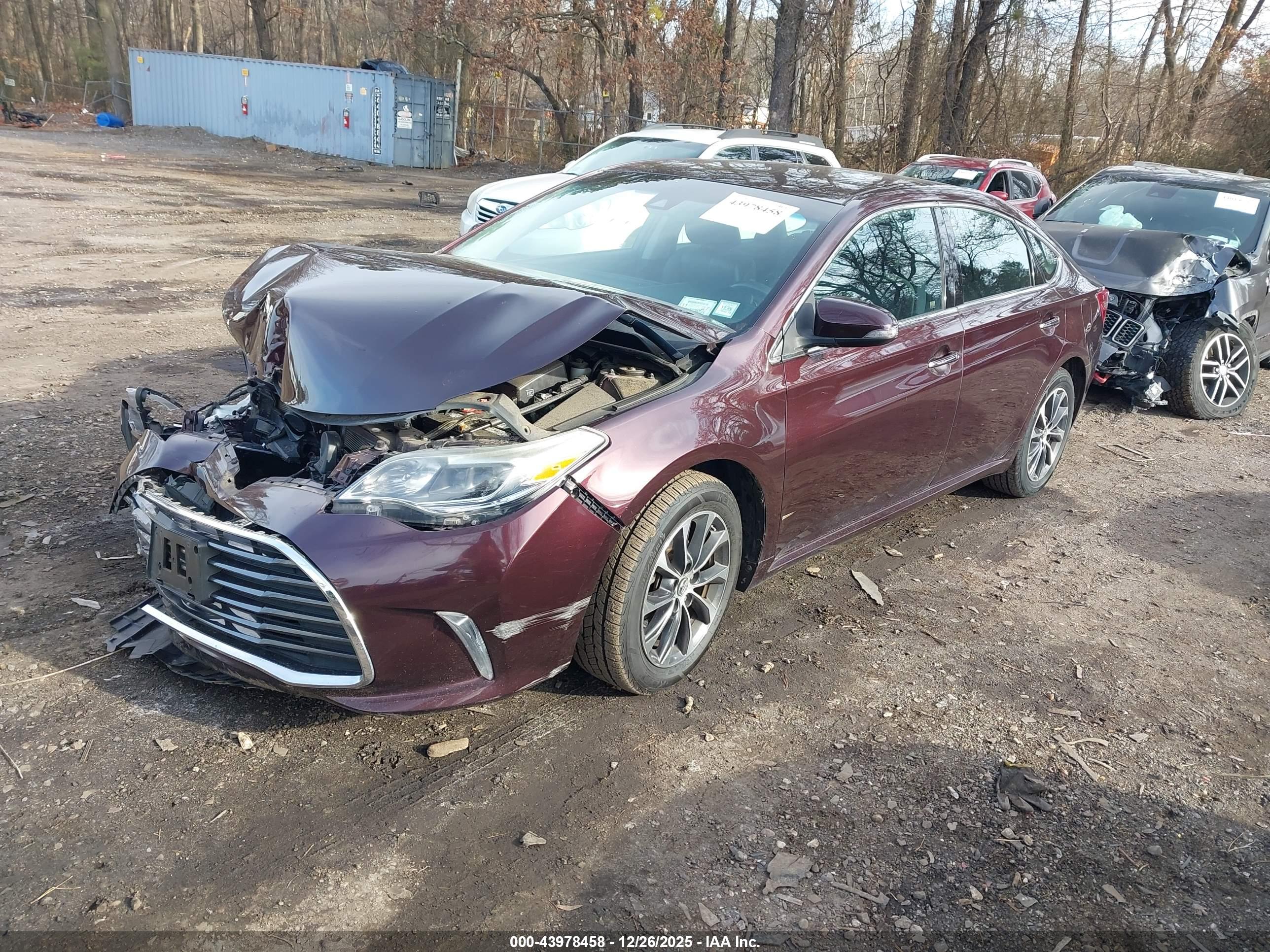TOYOTA AVALON image 2