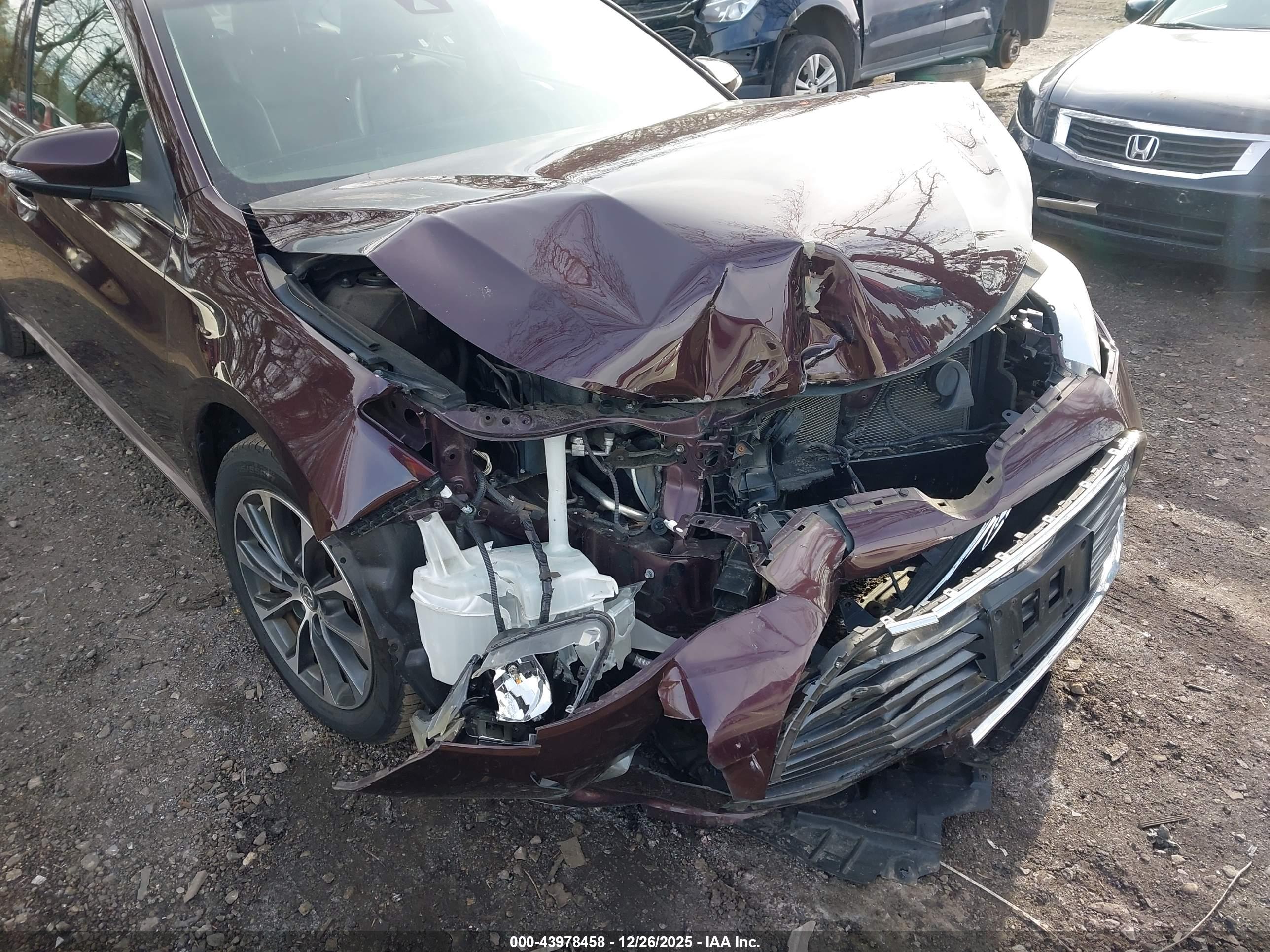 TOYOTA AVALON image 6