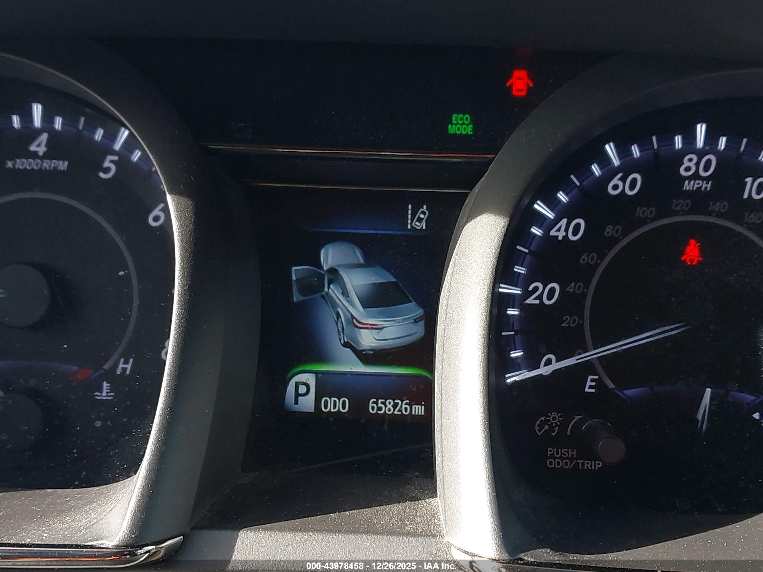 TOYOTA AVALON image 7
