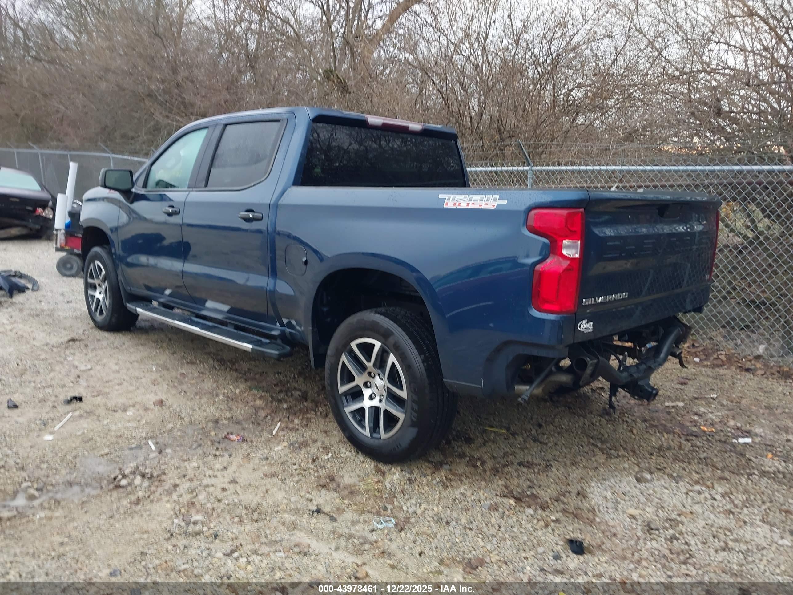 CHEVROLET SILVERADO image 3