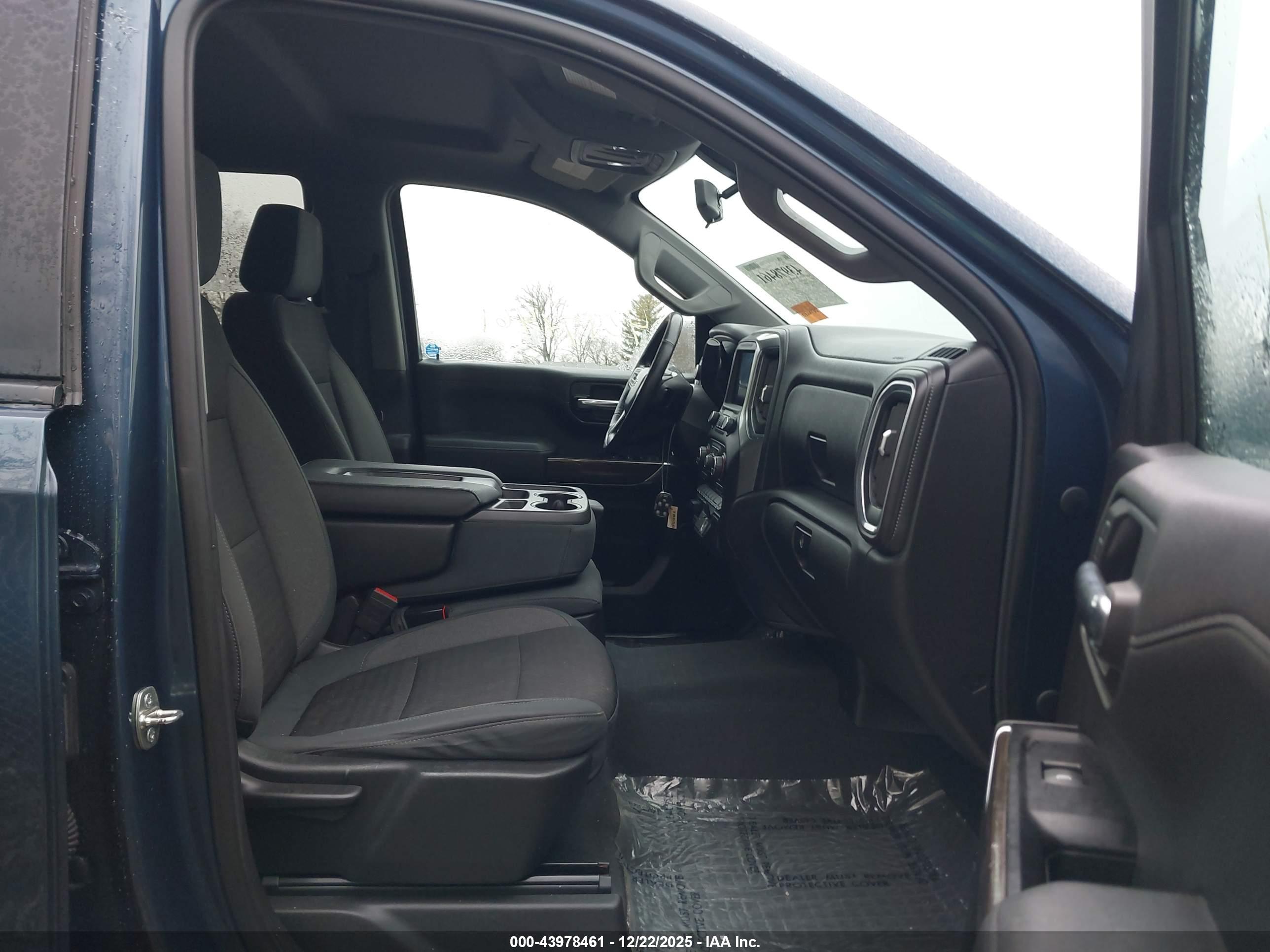 CHEVROLET SILVERADO image 5