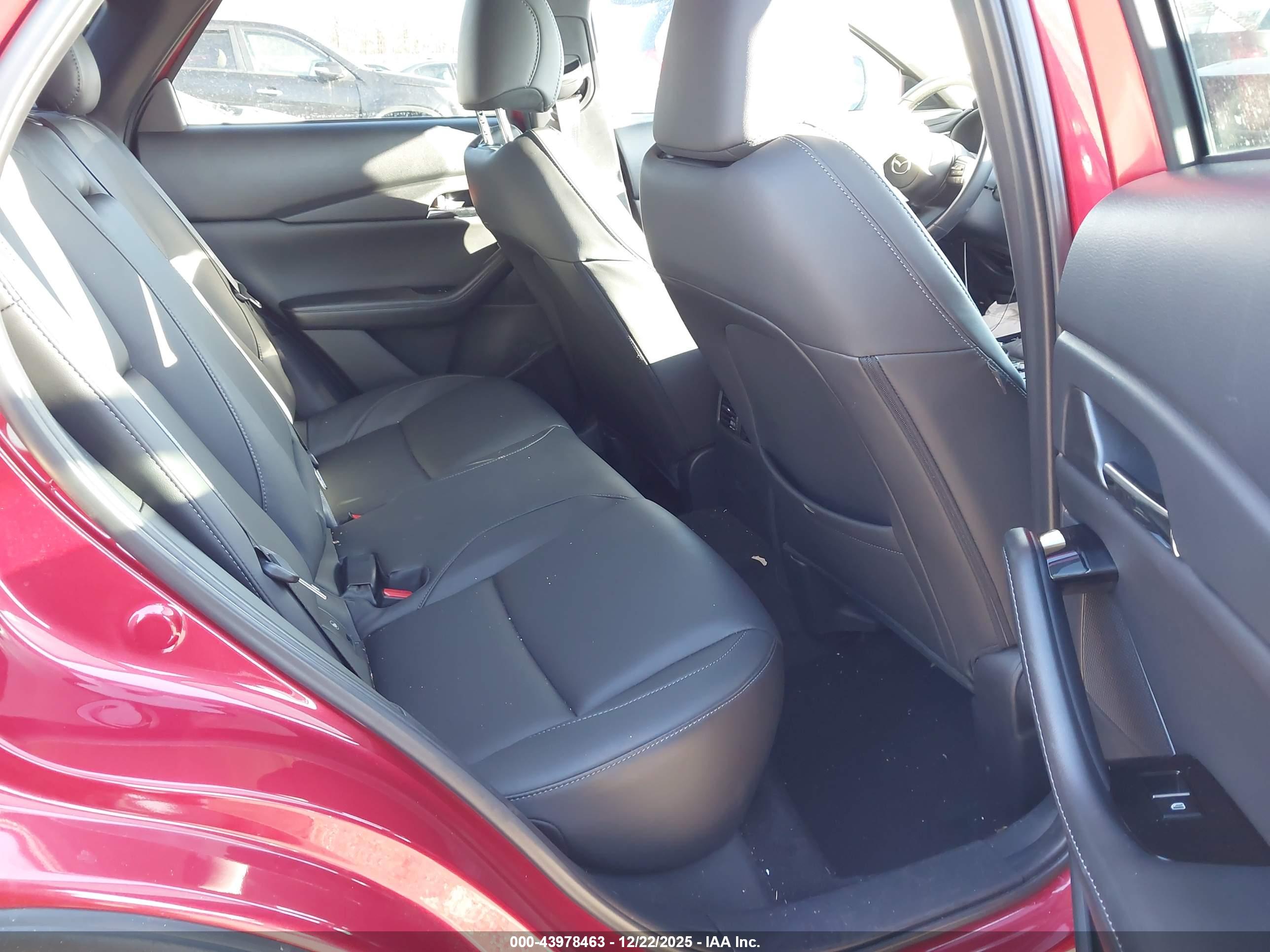 MAZDA CX-30 image 8