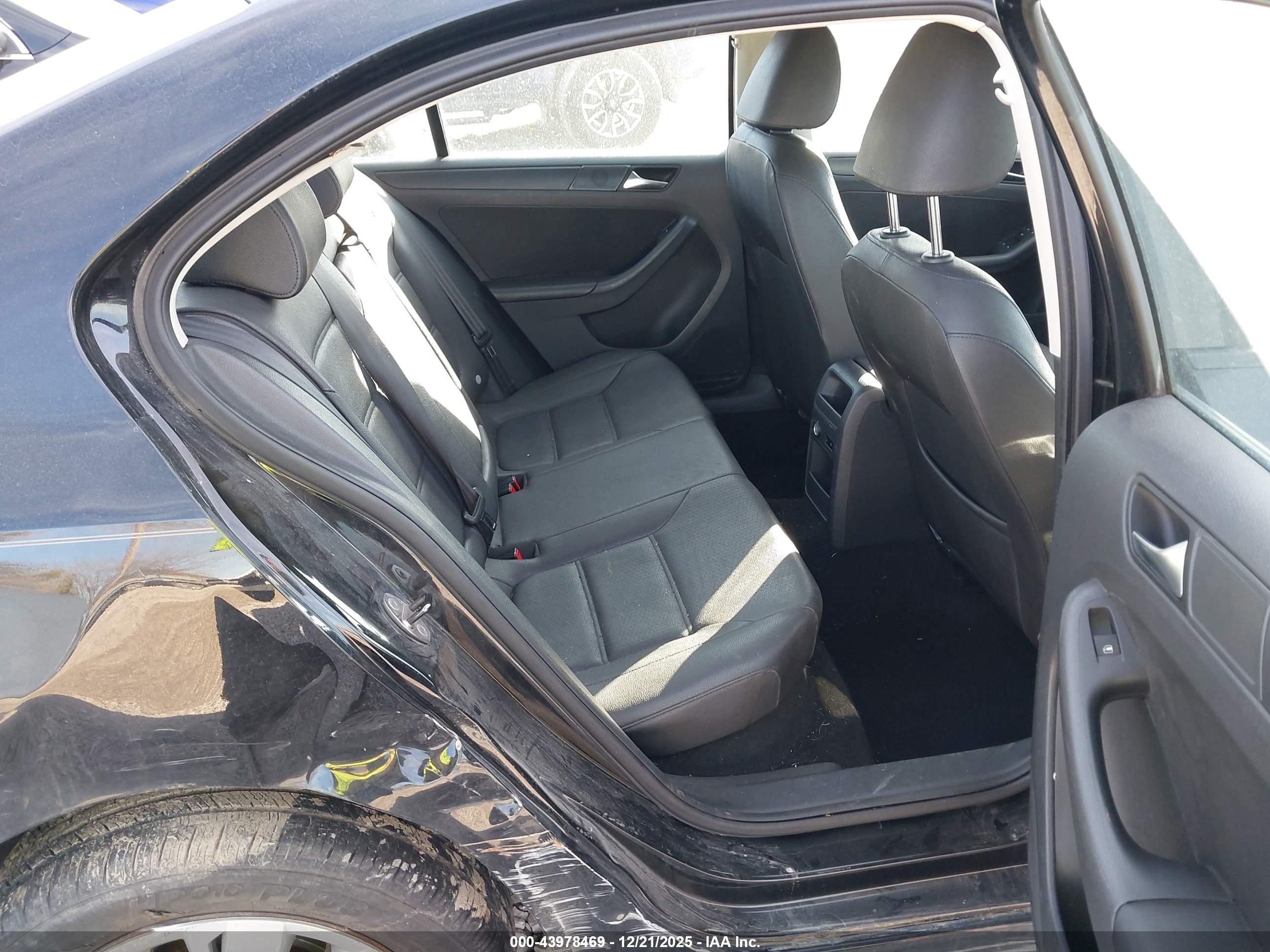 VOLKSWAGEN JETTA image 8
