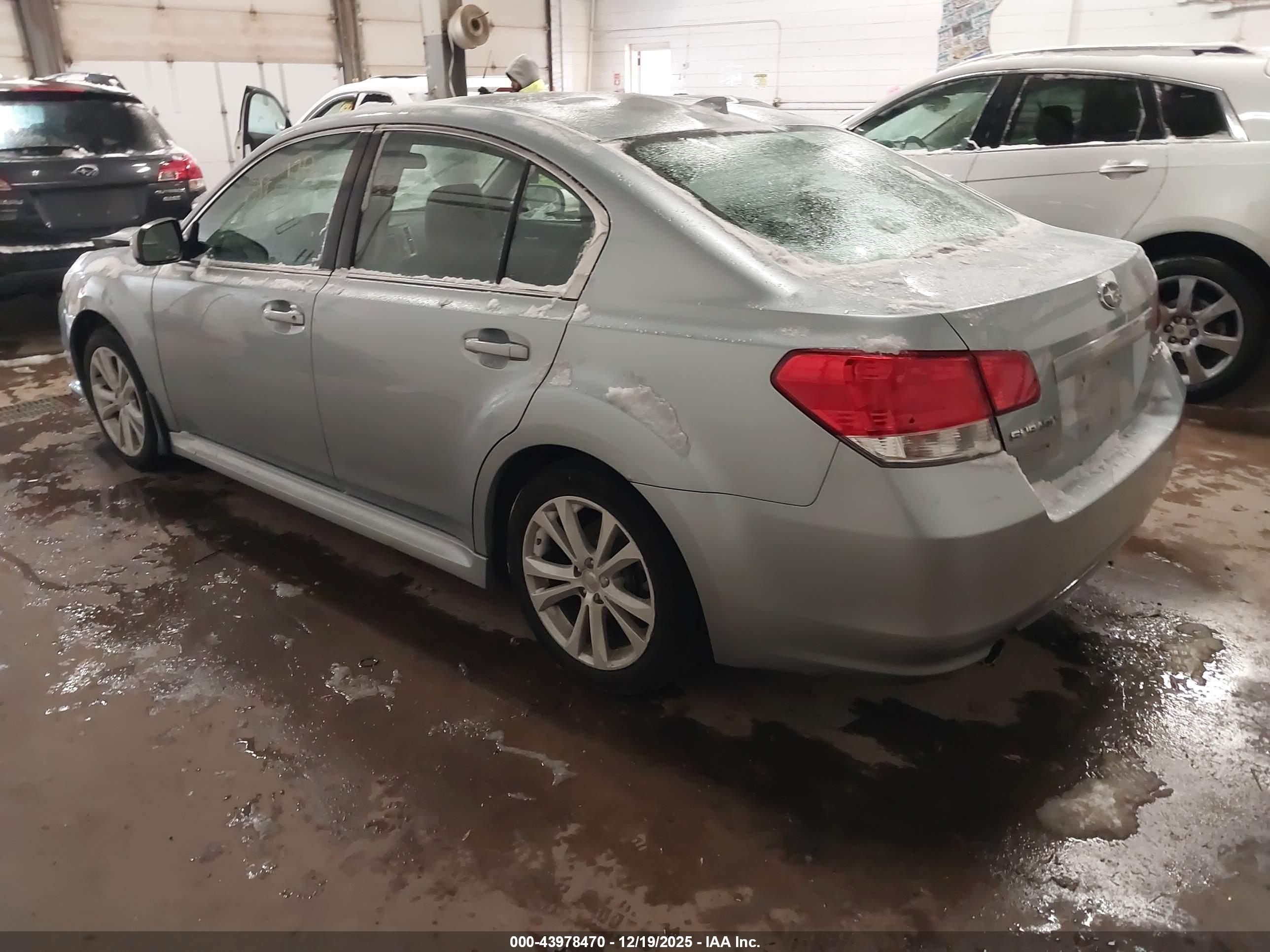 SUBARU LEGACY image 3