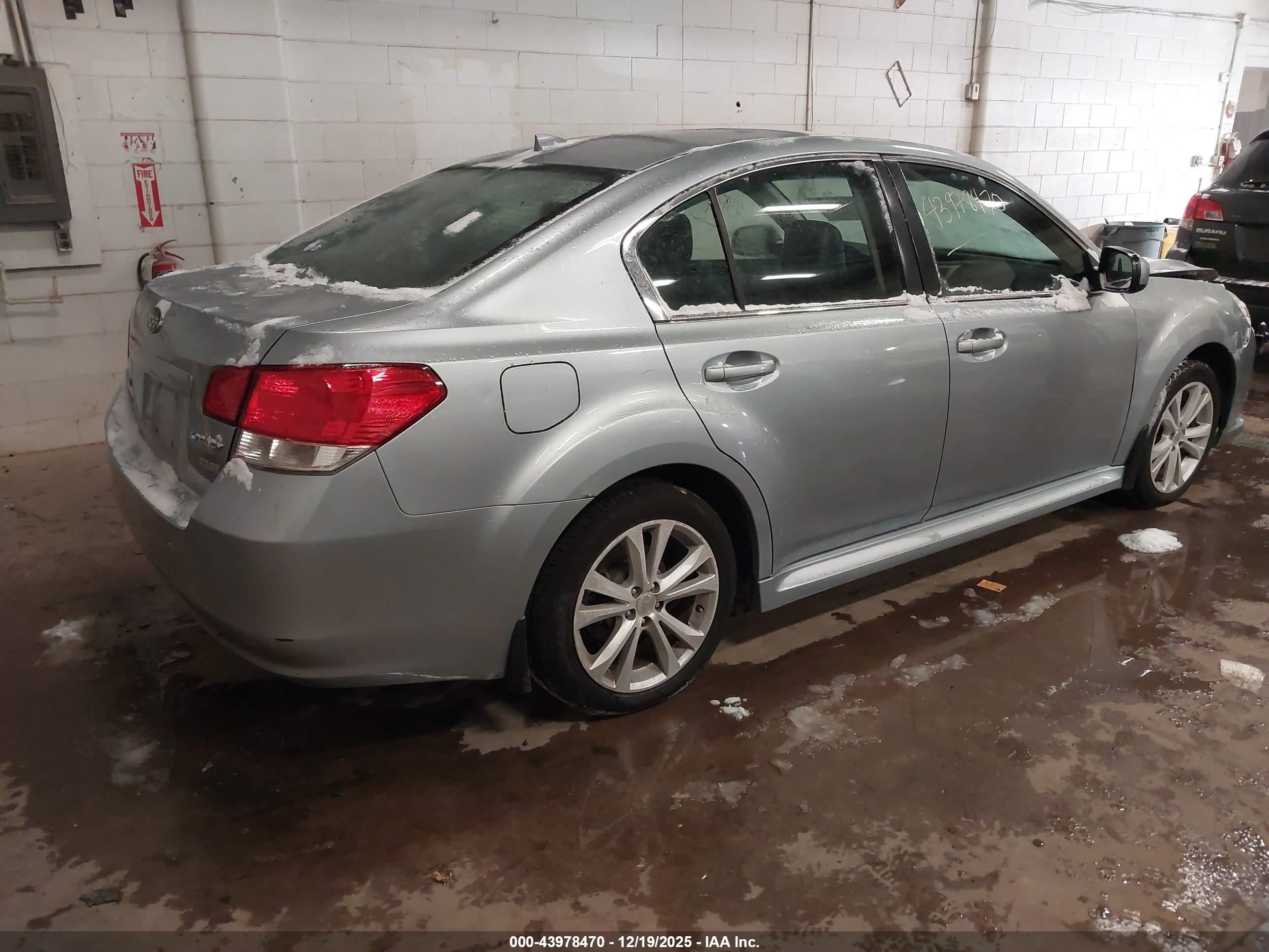 SUBARU LEGACY image 4