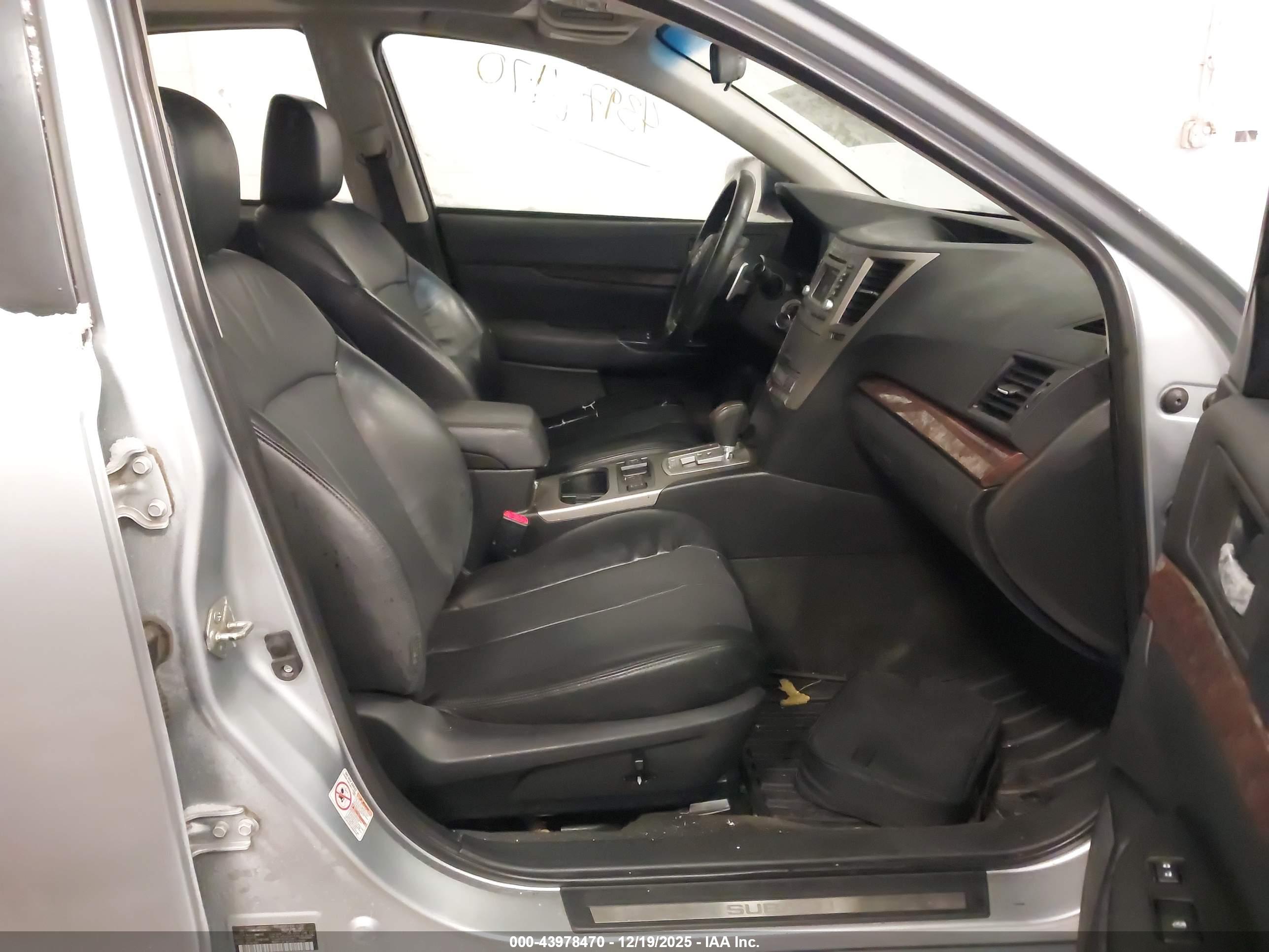 SUBARU LEGACY image 5