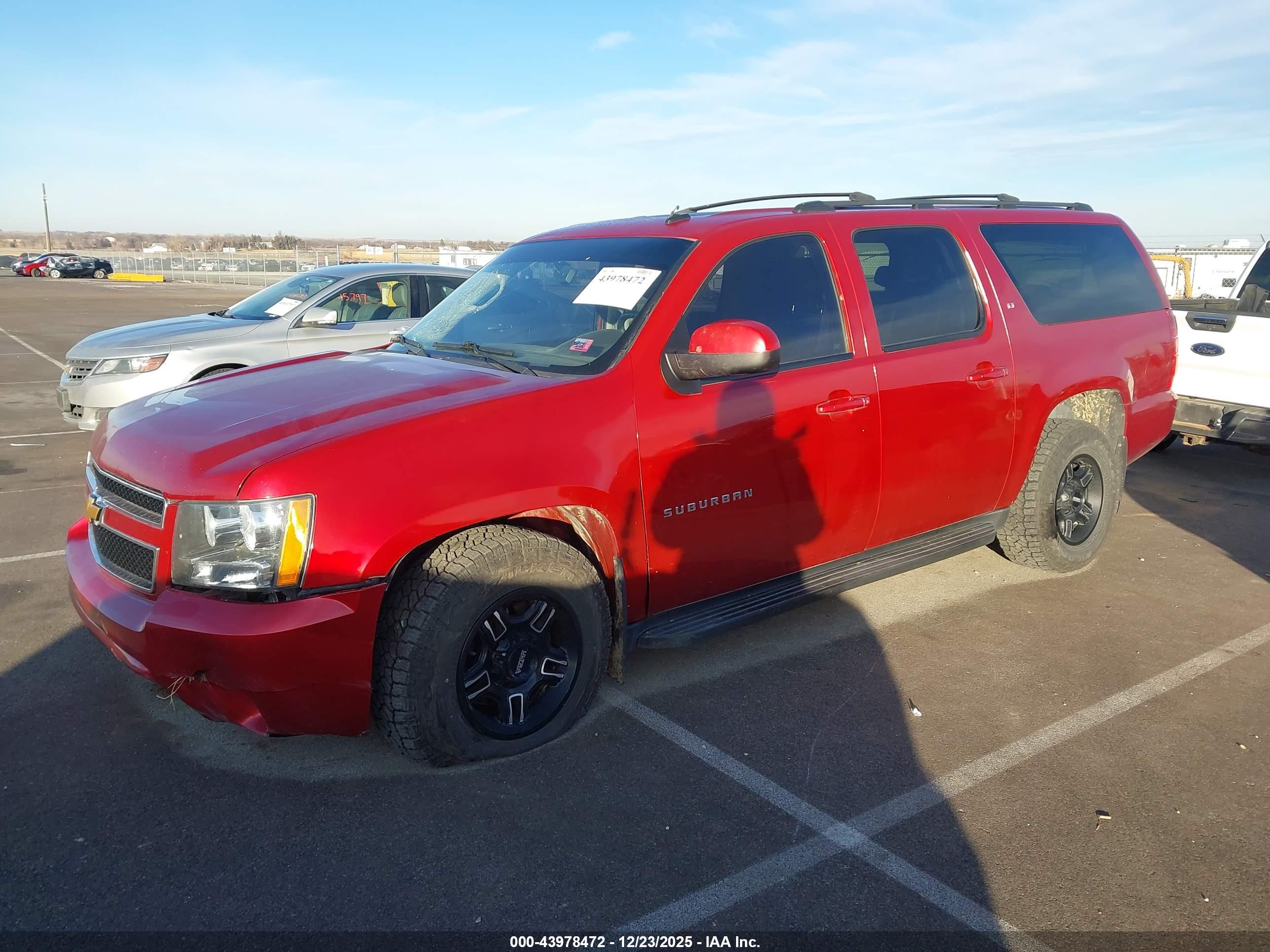 CHEVROLET SUBURBAN image 2