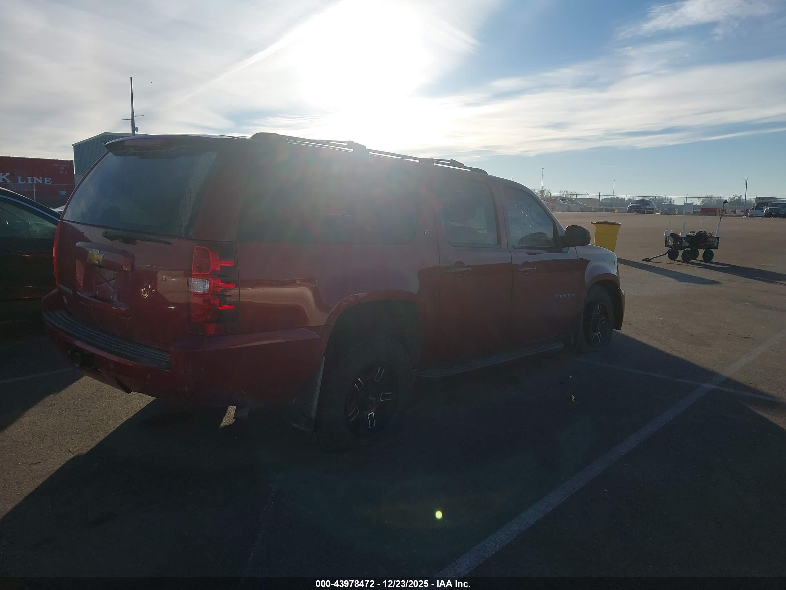 CHEVROLET SUBURBAN image 4