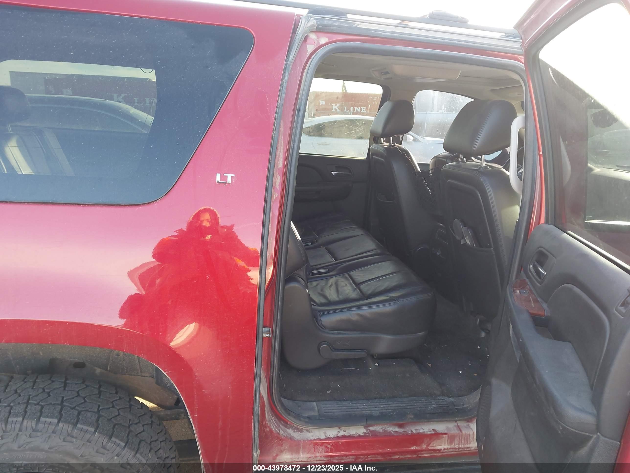 CHEVROLET SUBURBAN image 8