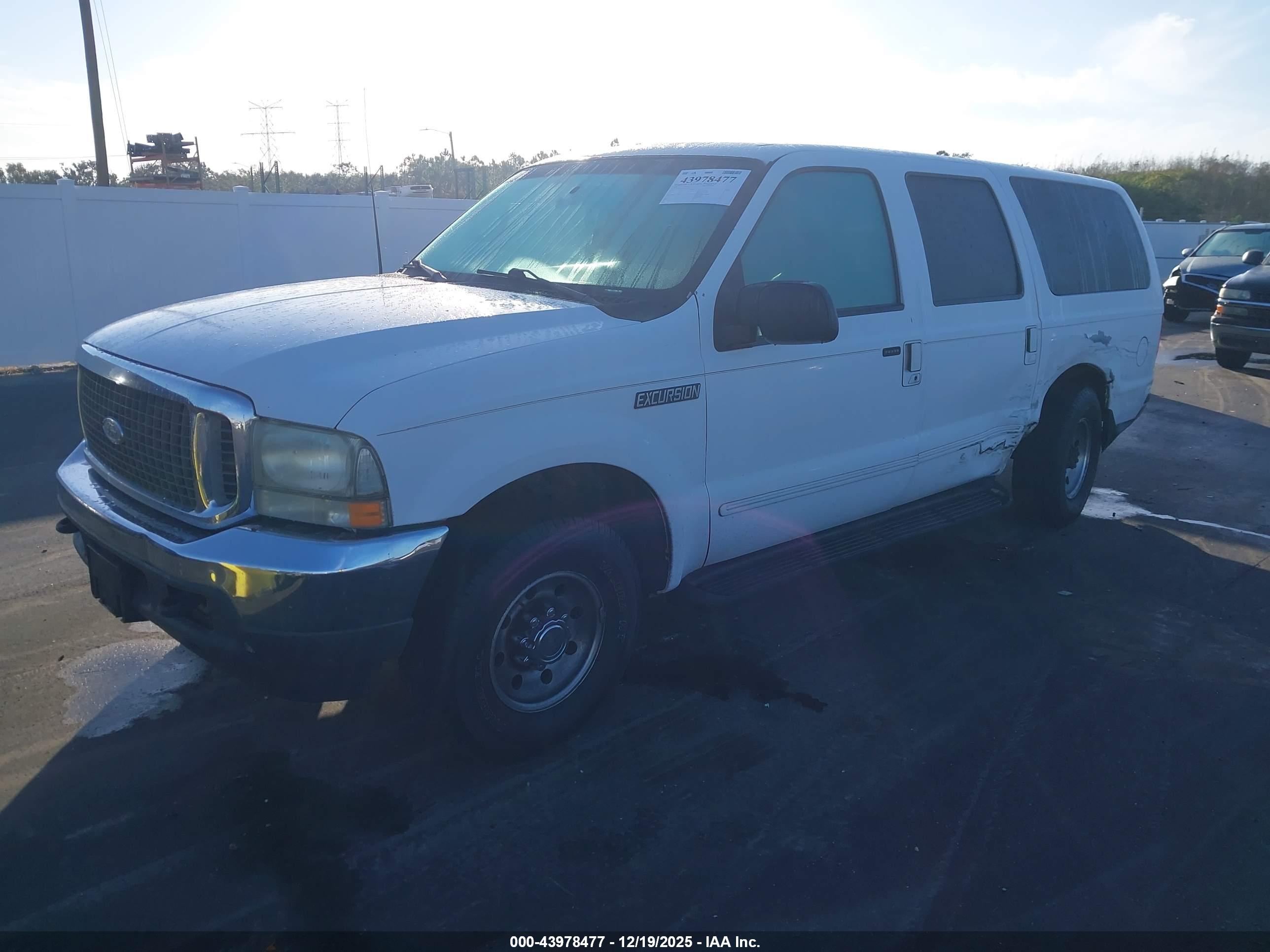 FORD EXCURSION image 2