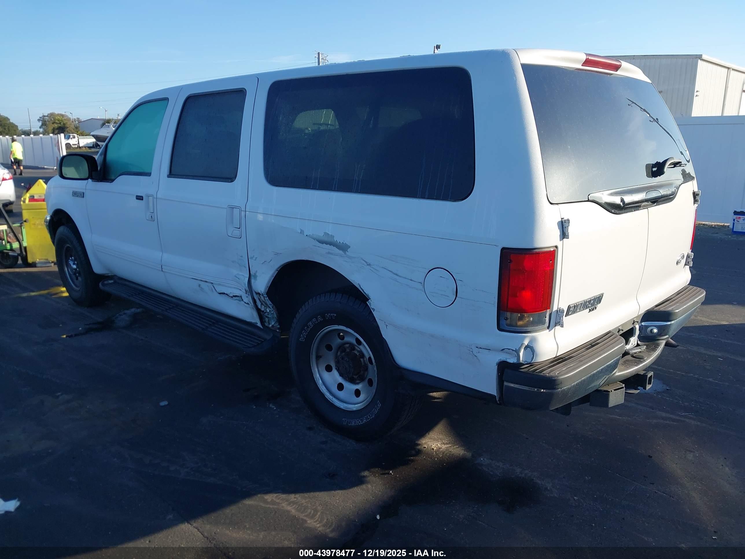 FORD EXCURSION image 3