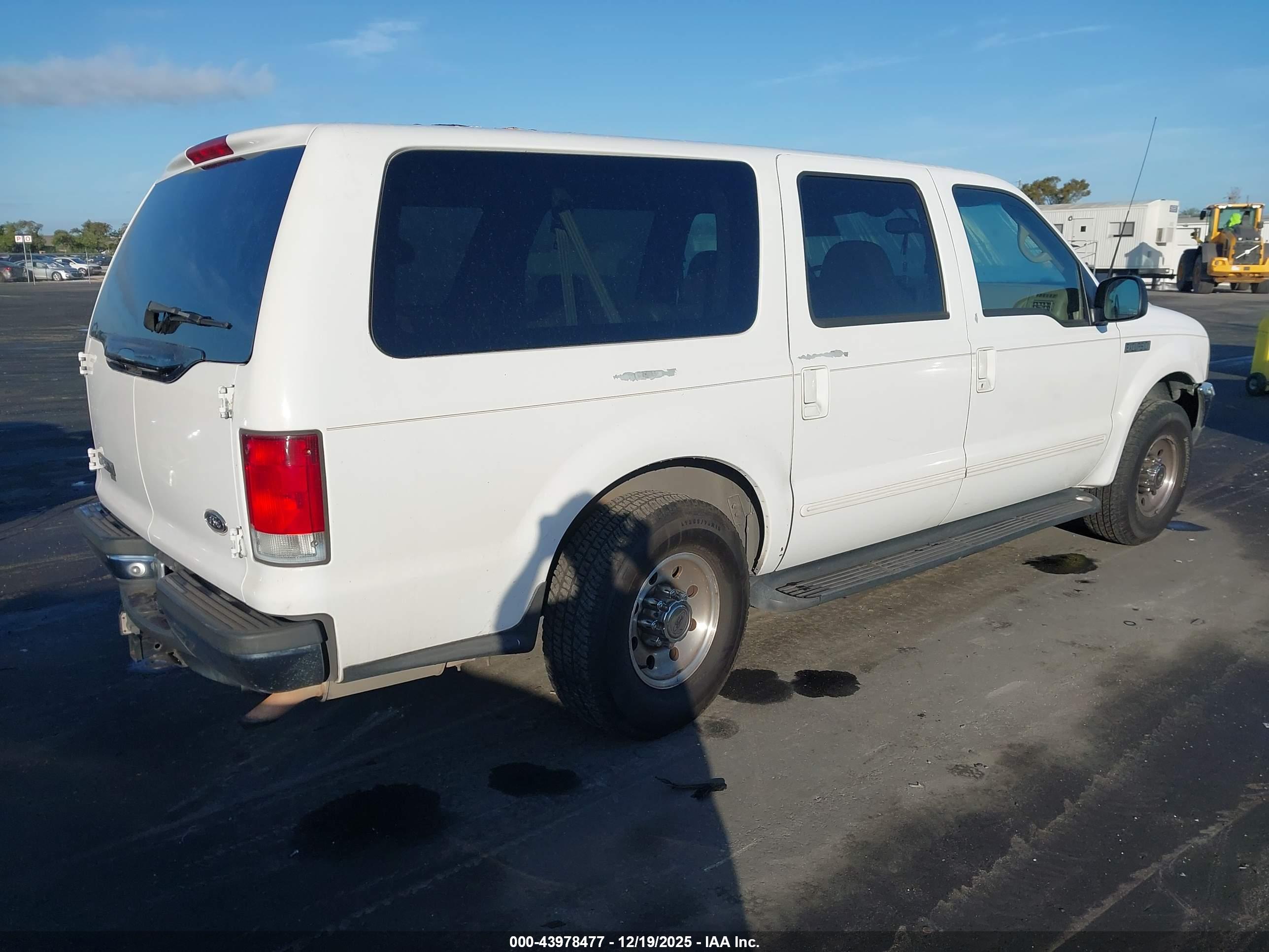 FORD EXCURSION image 4