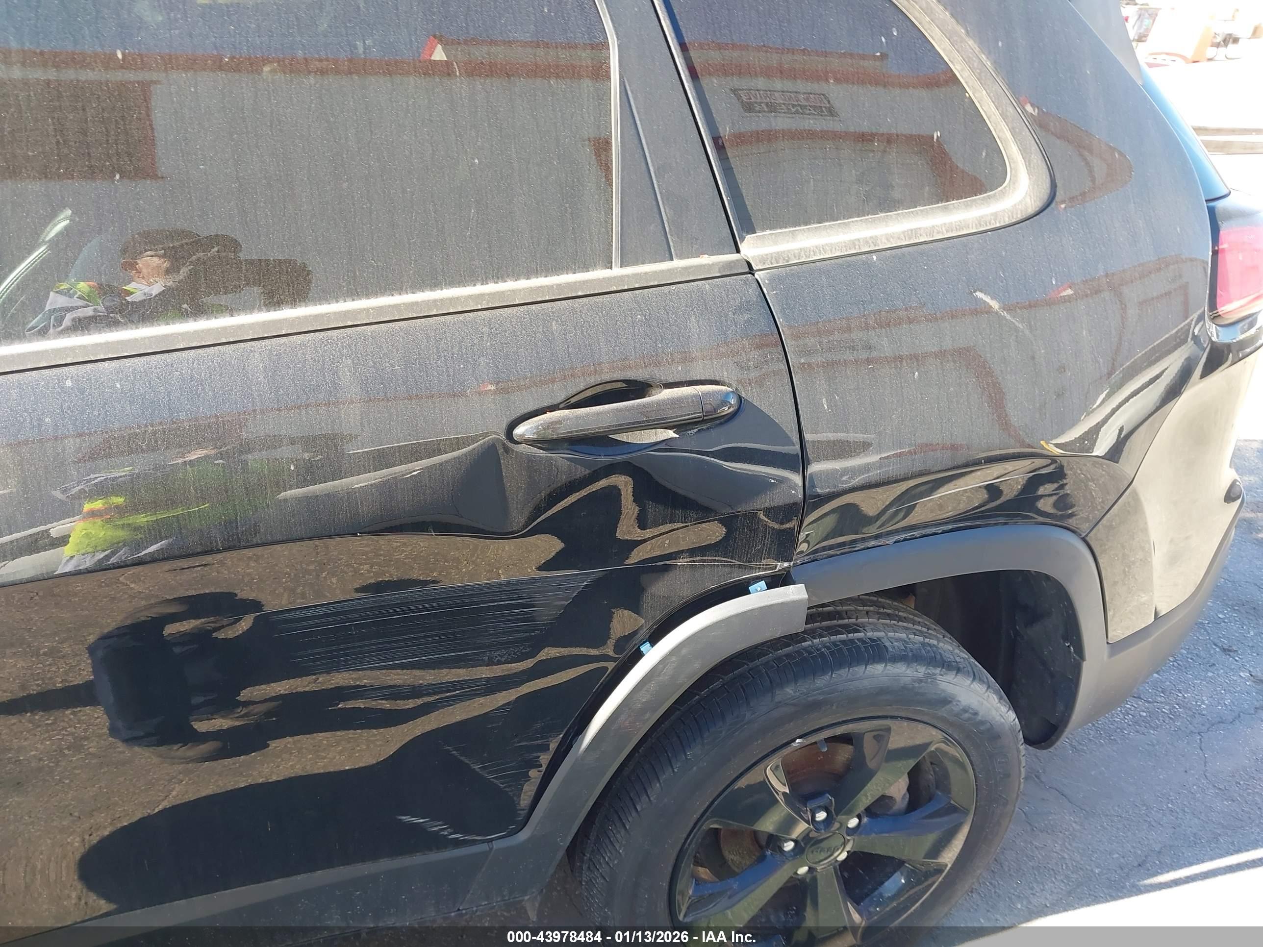 JEEP CHEROKEE image 6