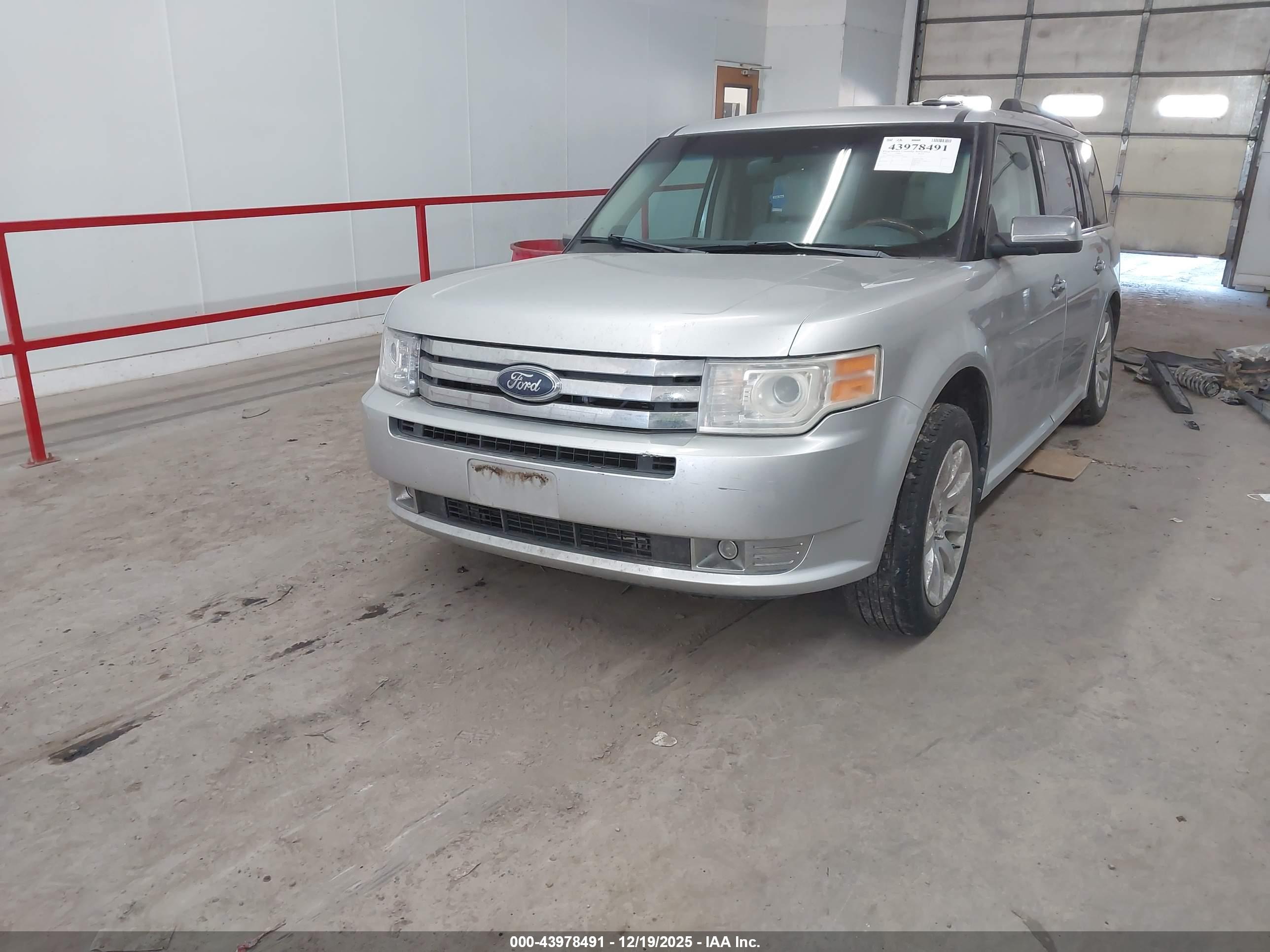 FORD FLEX image 2