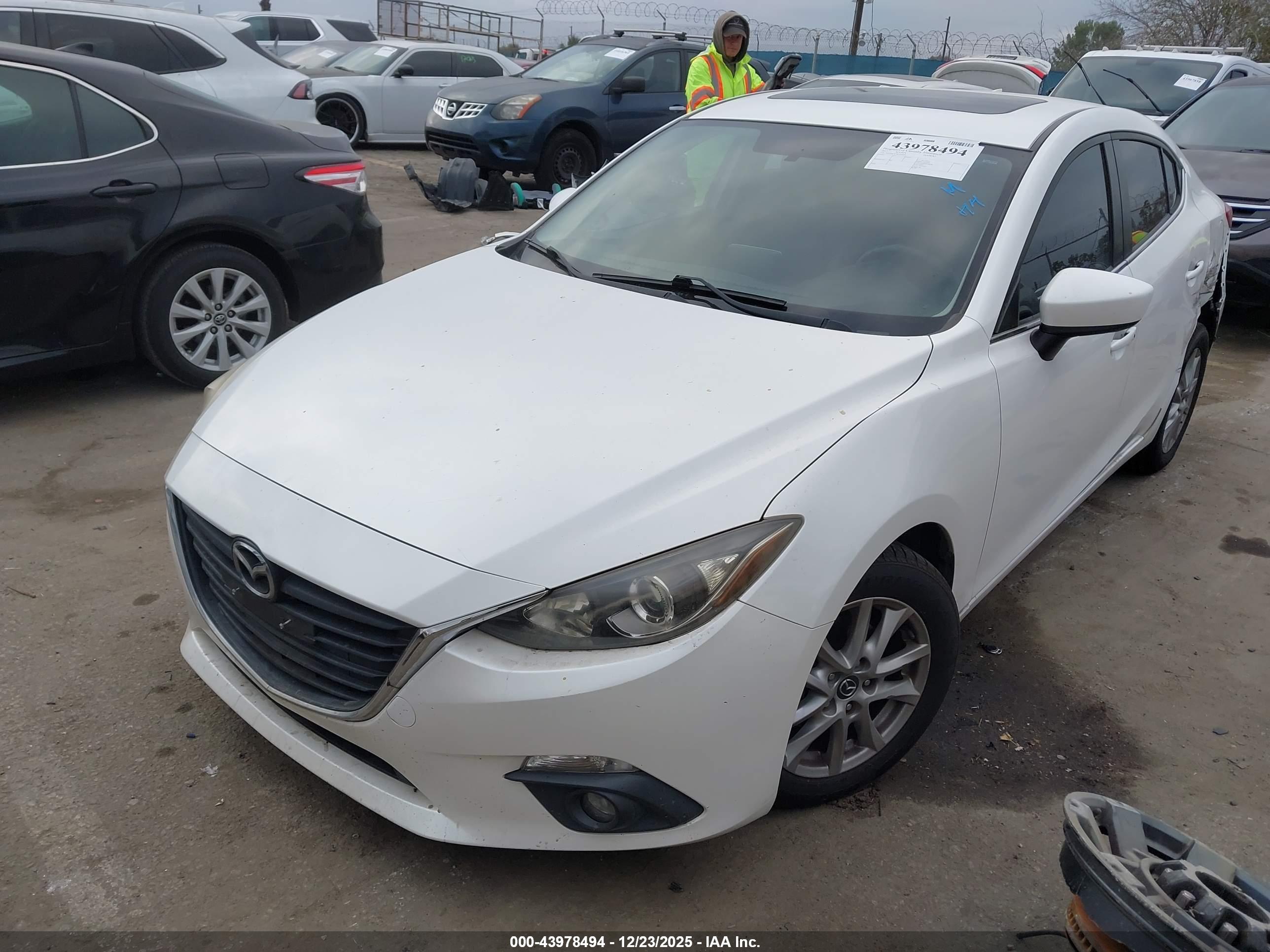MAZDA MAZDA3 image 2
