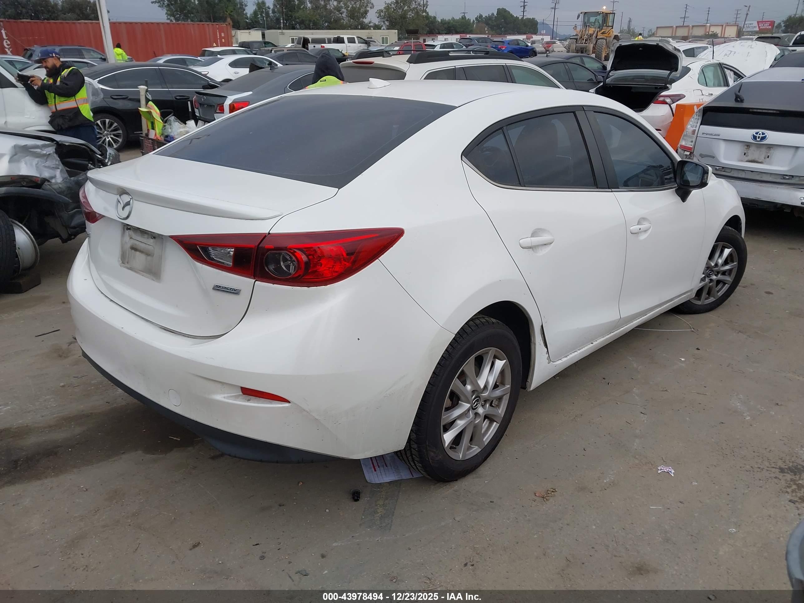 MAZDA MAZDA3 image 4