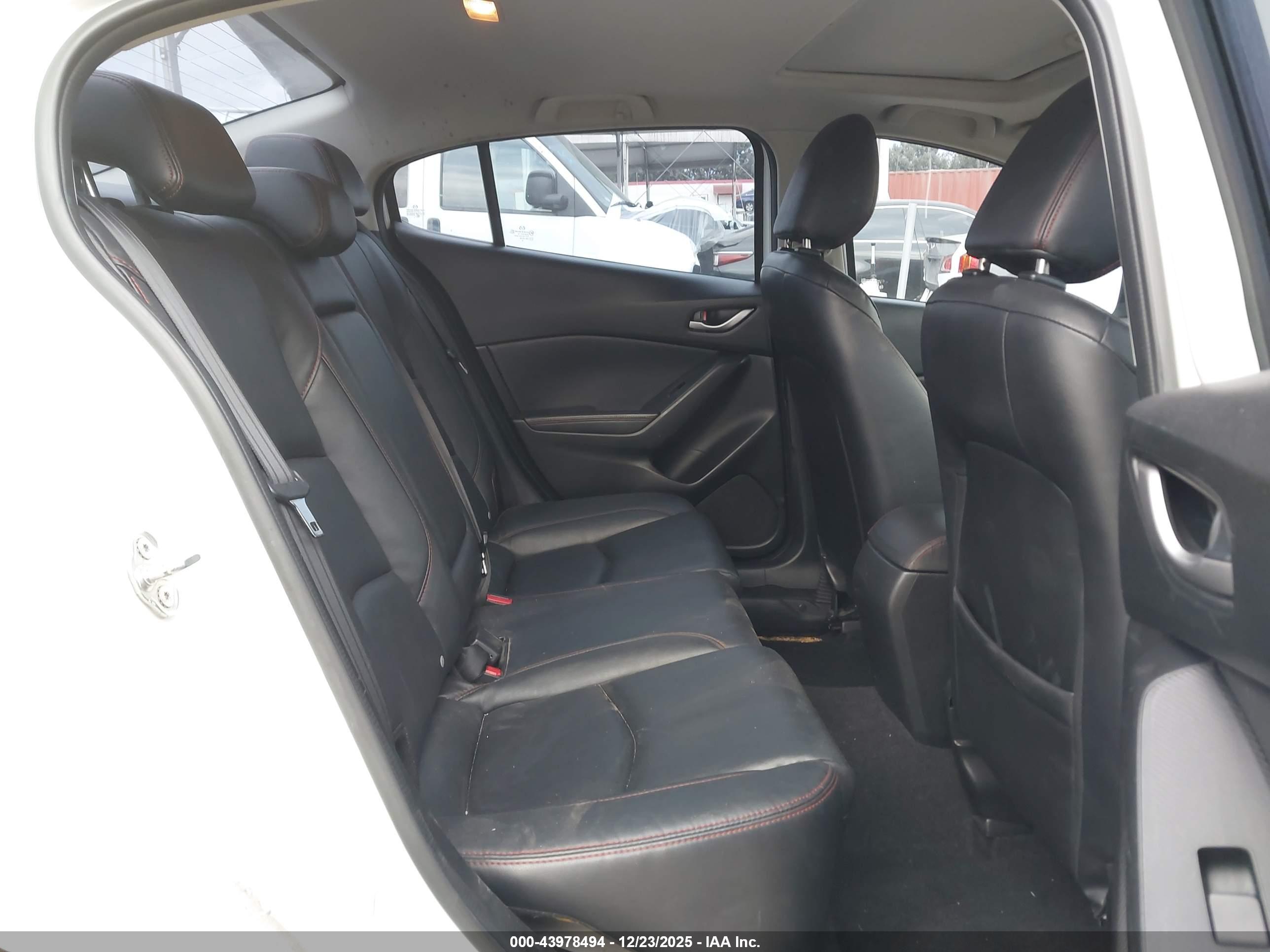 MAZDA MAZDA3 image 8
